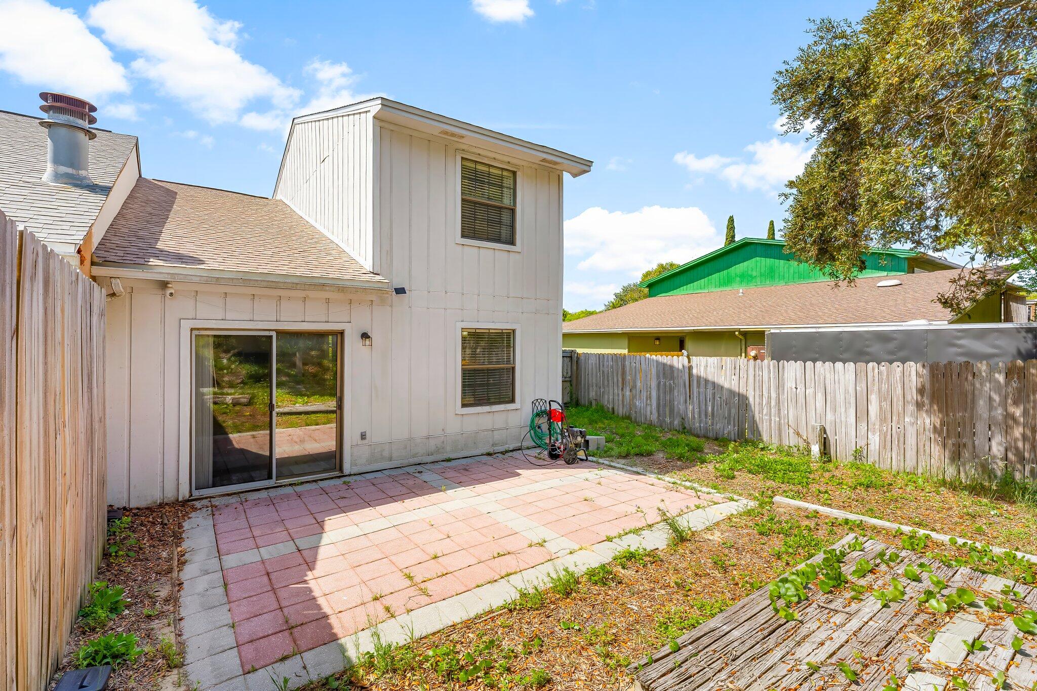 SANDALWOOD MANOR 1ST ADDN - Residential Lease