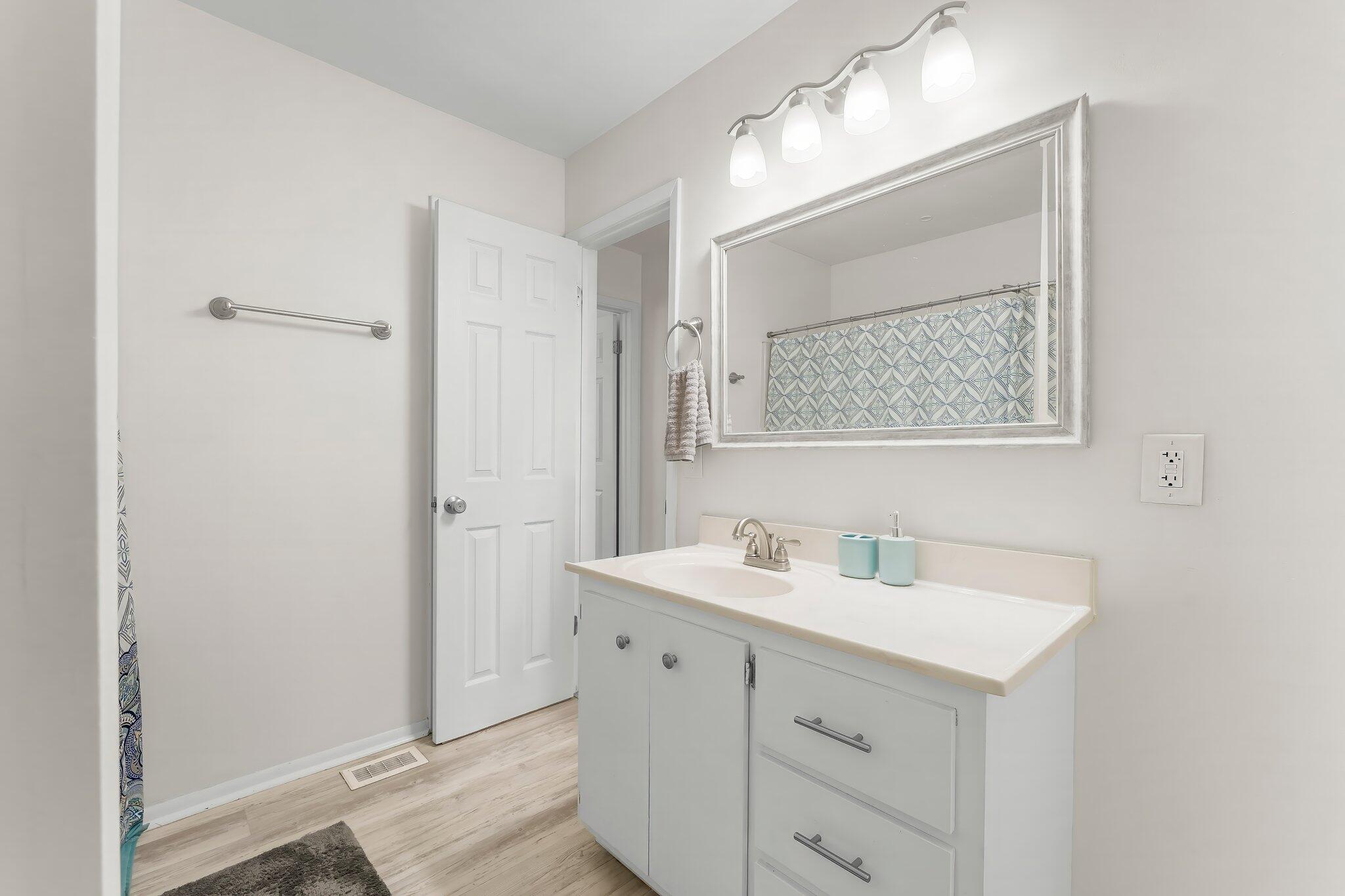 SANDALWOOD MANOR 1ST ADDN - Residential Lease