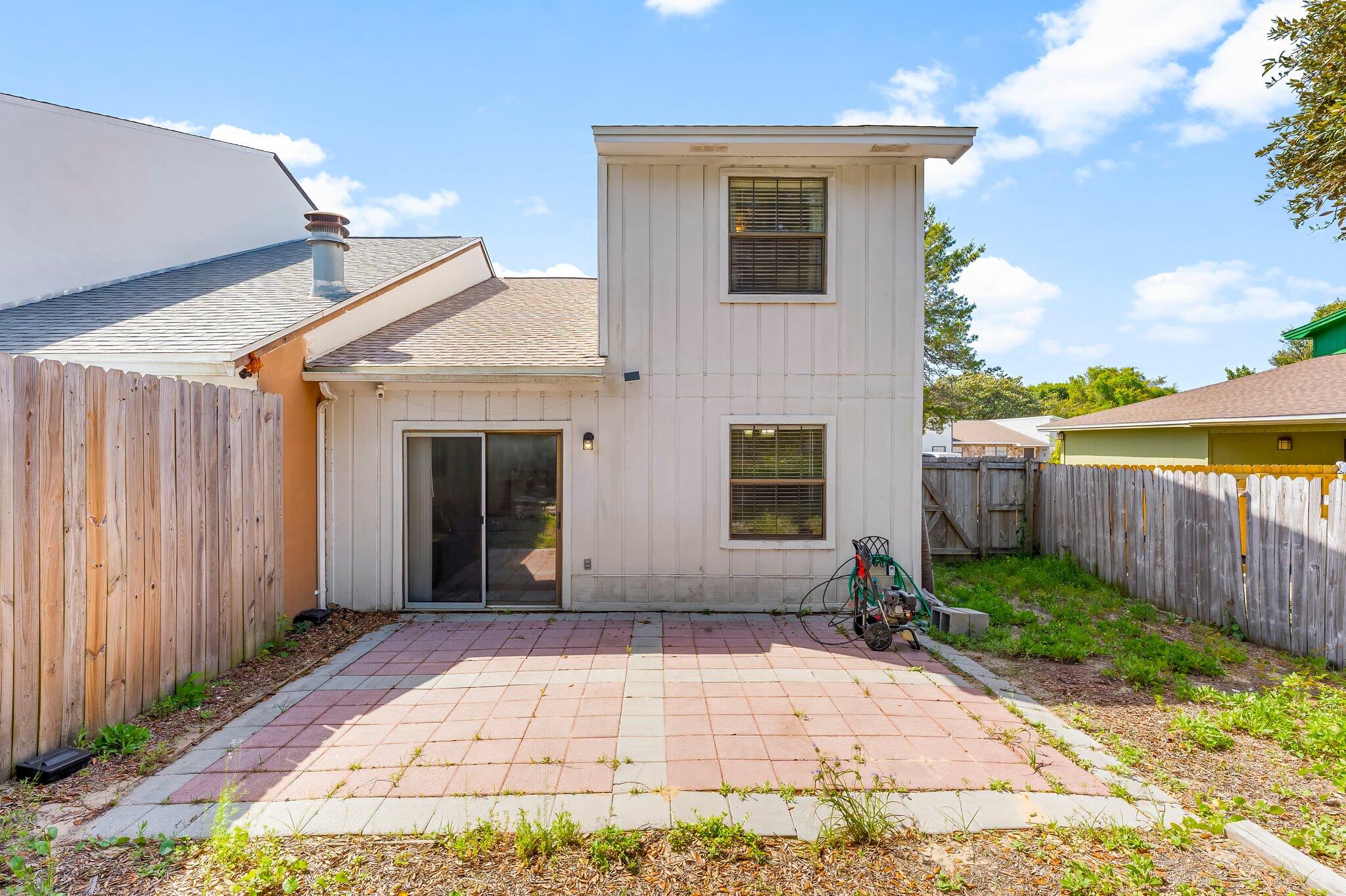 SANDALWOOD MANOR 1ST ADDN - Residential Lease