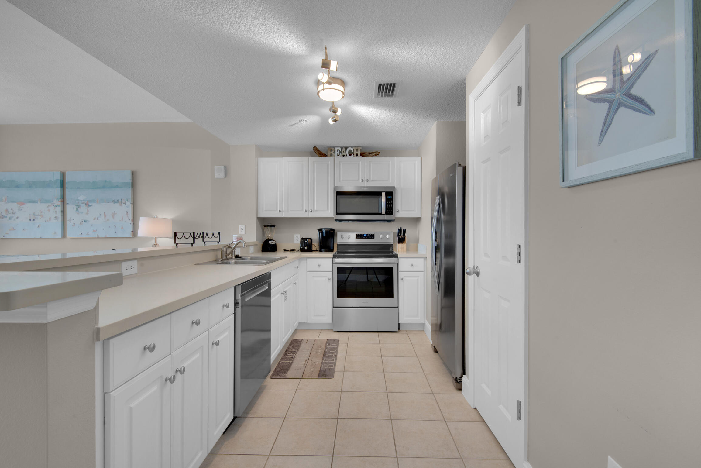 MAJESTIC BEACH TOWERS I - Residential