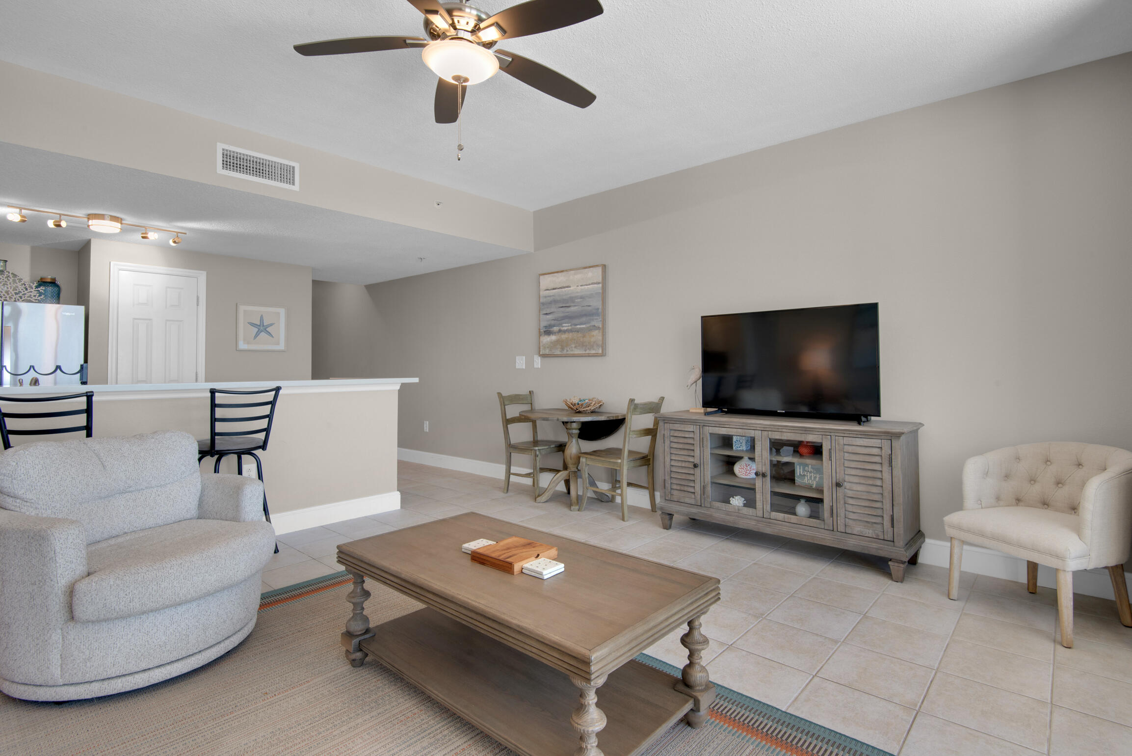 MAJESTIC BEACH TOWERS I - Residential