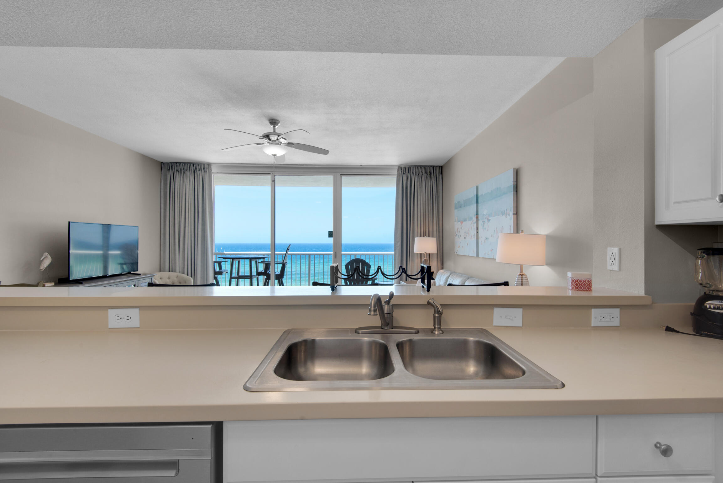 MAJESTIC BEACH TOWERS I - Residential