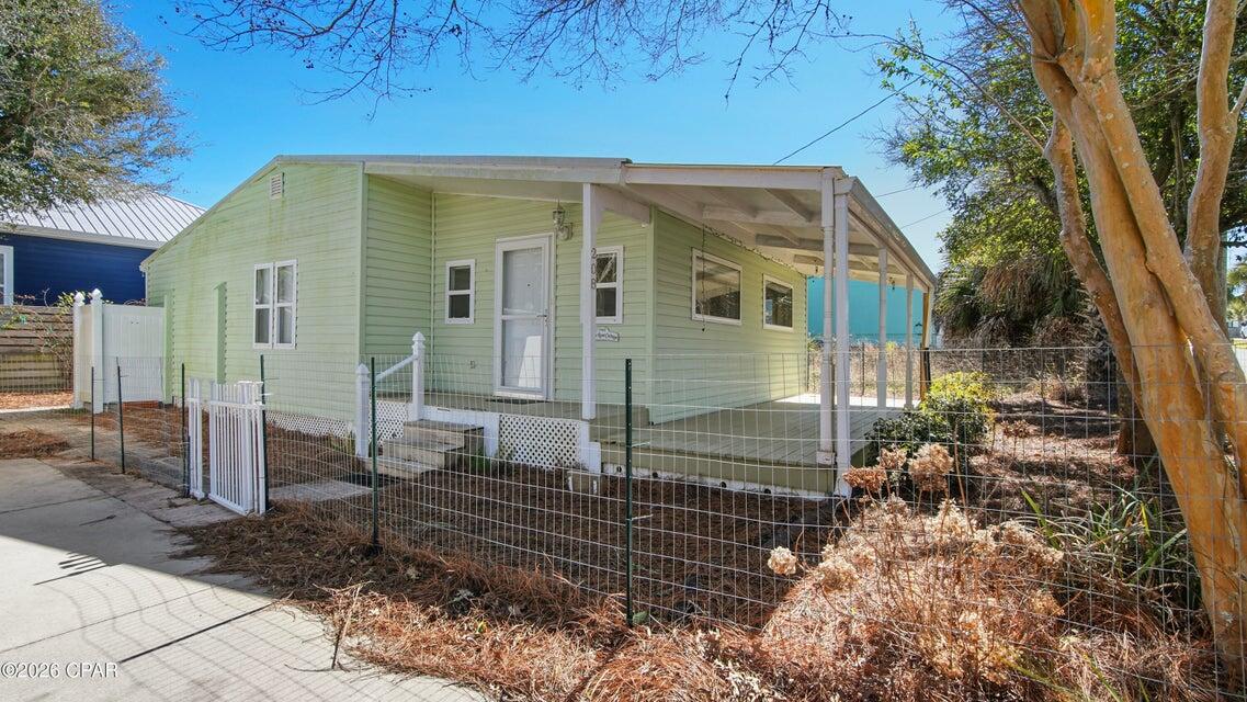 LAGUNA BEACH - Residential