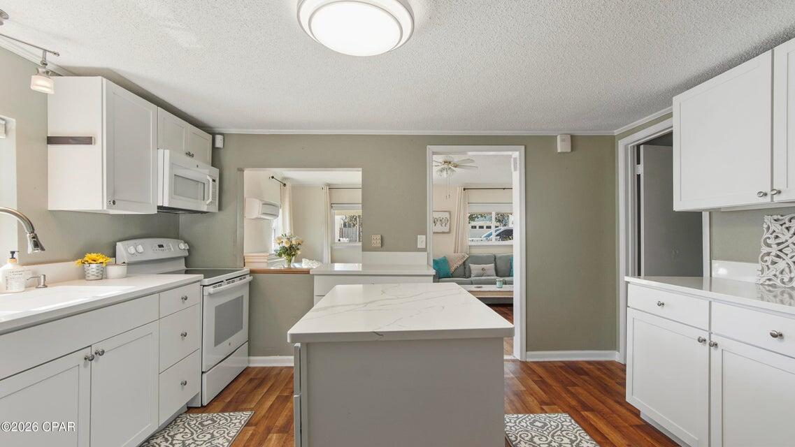 LAGUNA BEACH - Residential