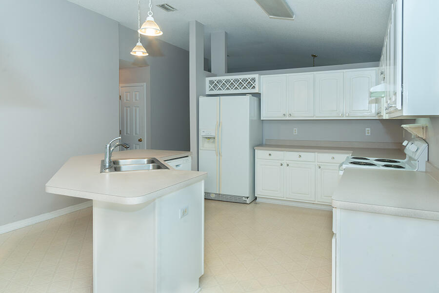 EMERALD VILLAGE S/D - Residential Lease