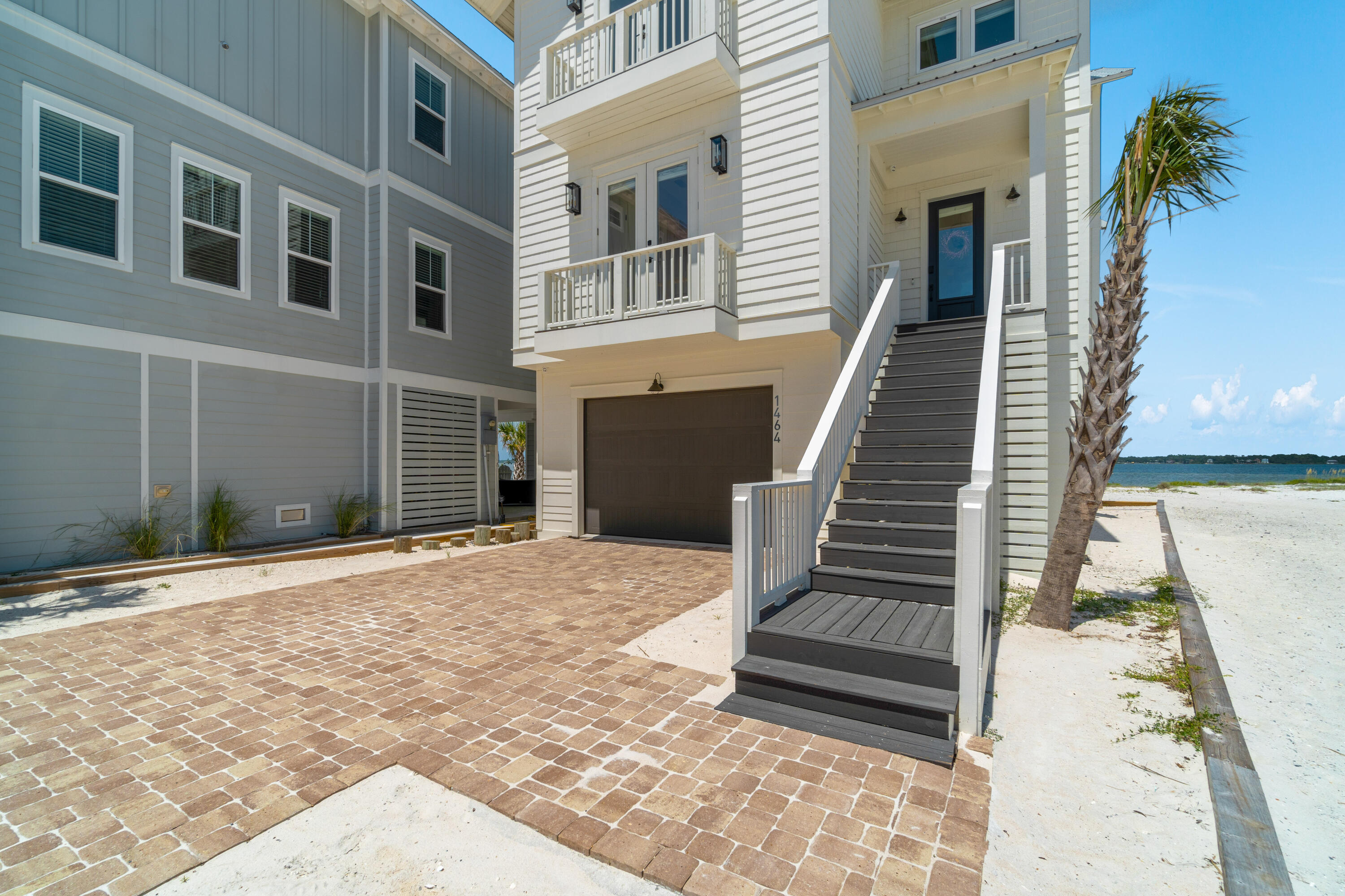 BY THE SEA - Residential