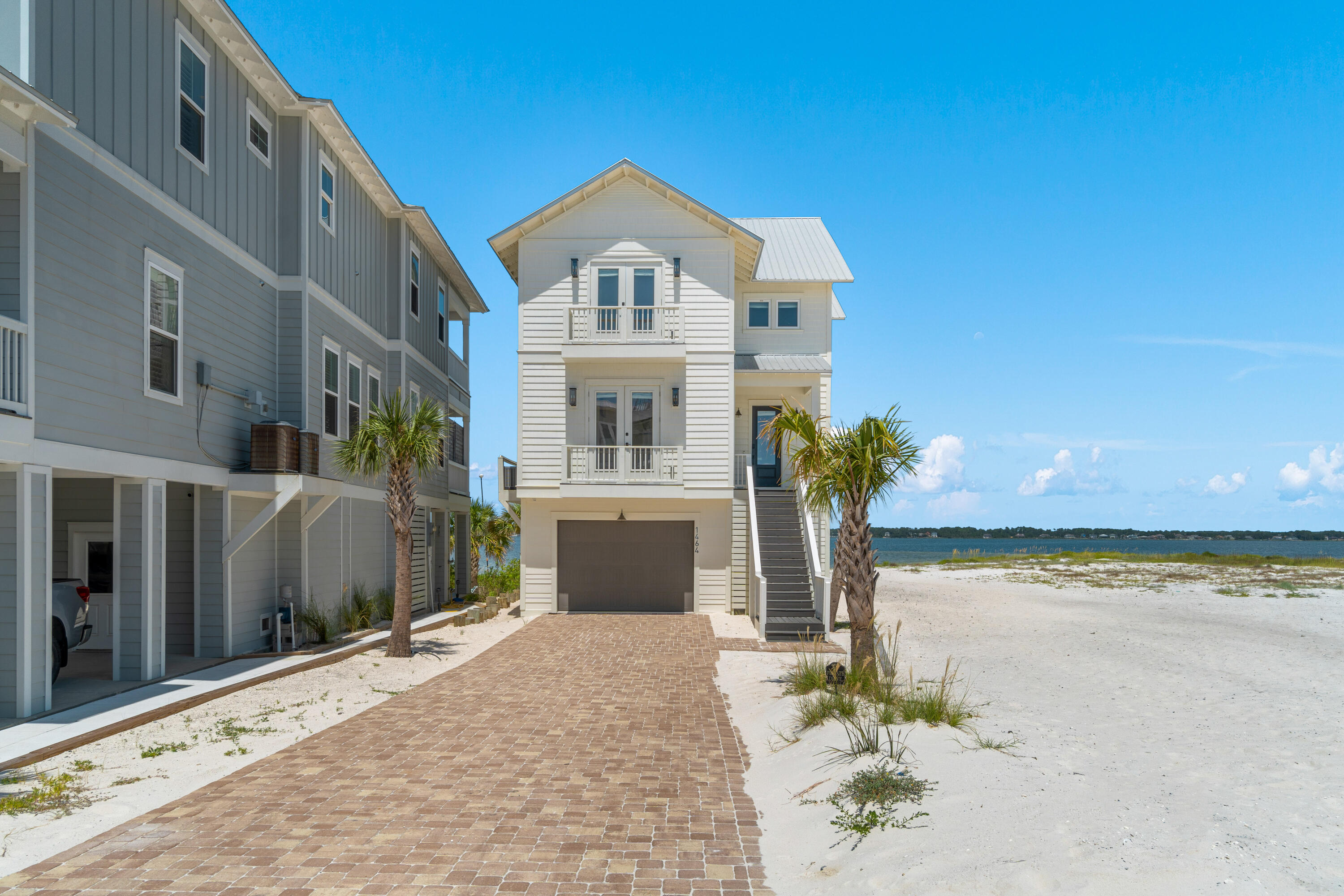 BY THE SEA - Residential