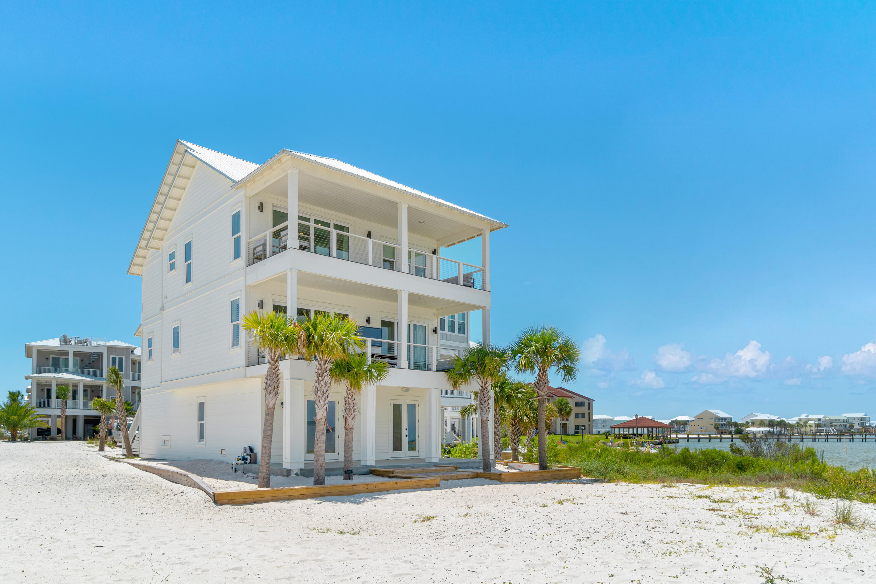 BY THE SEA - Residential