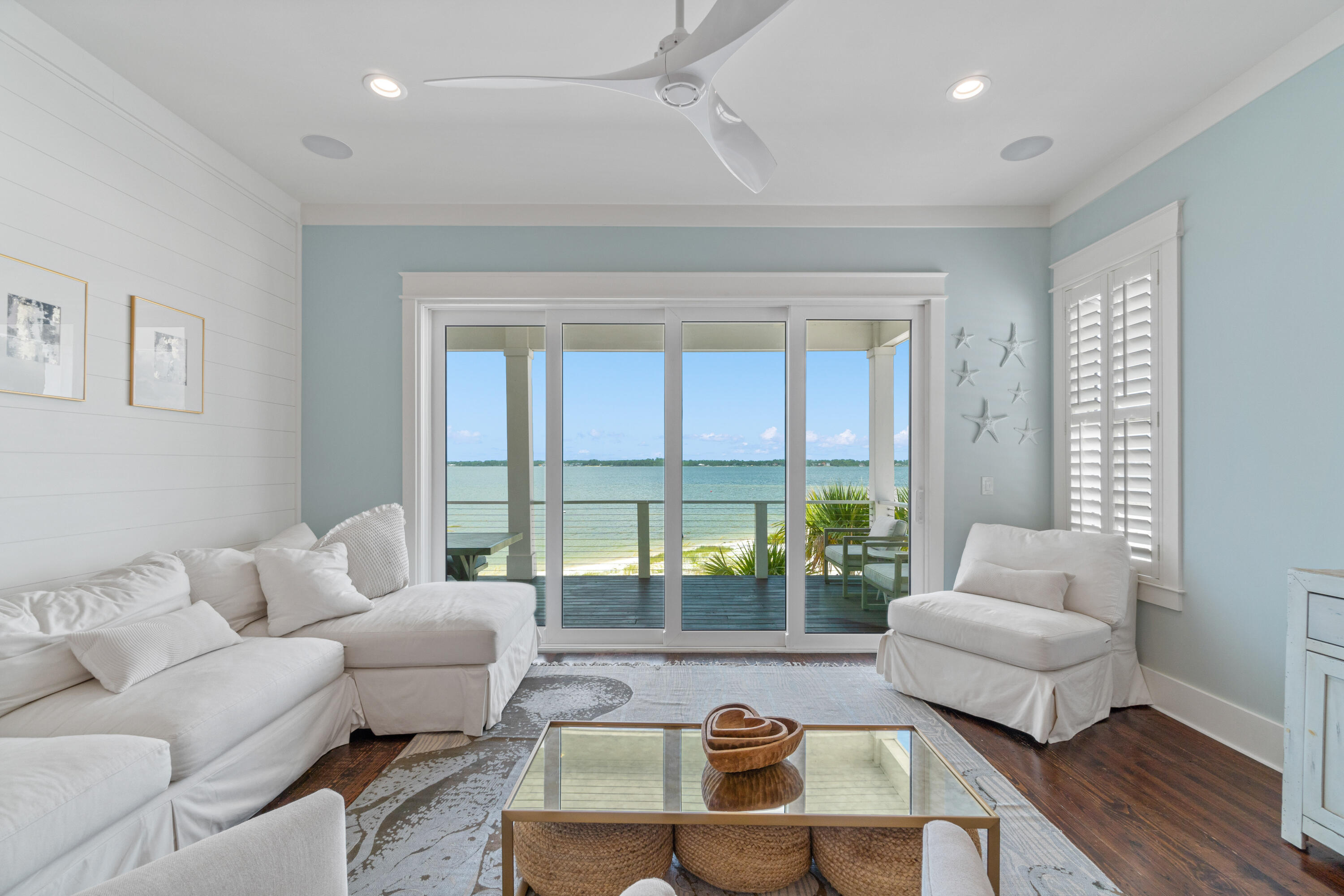 BY THE SEA - Residential