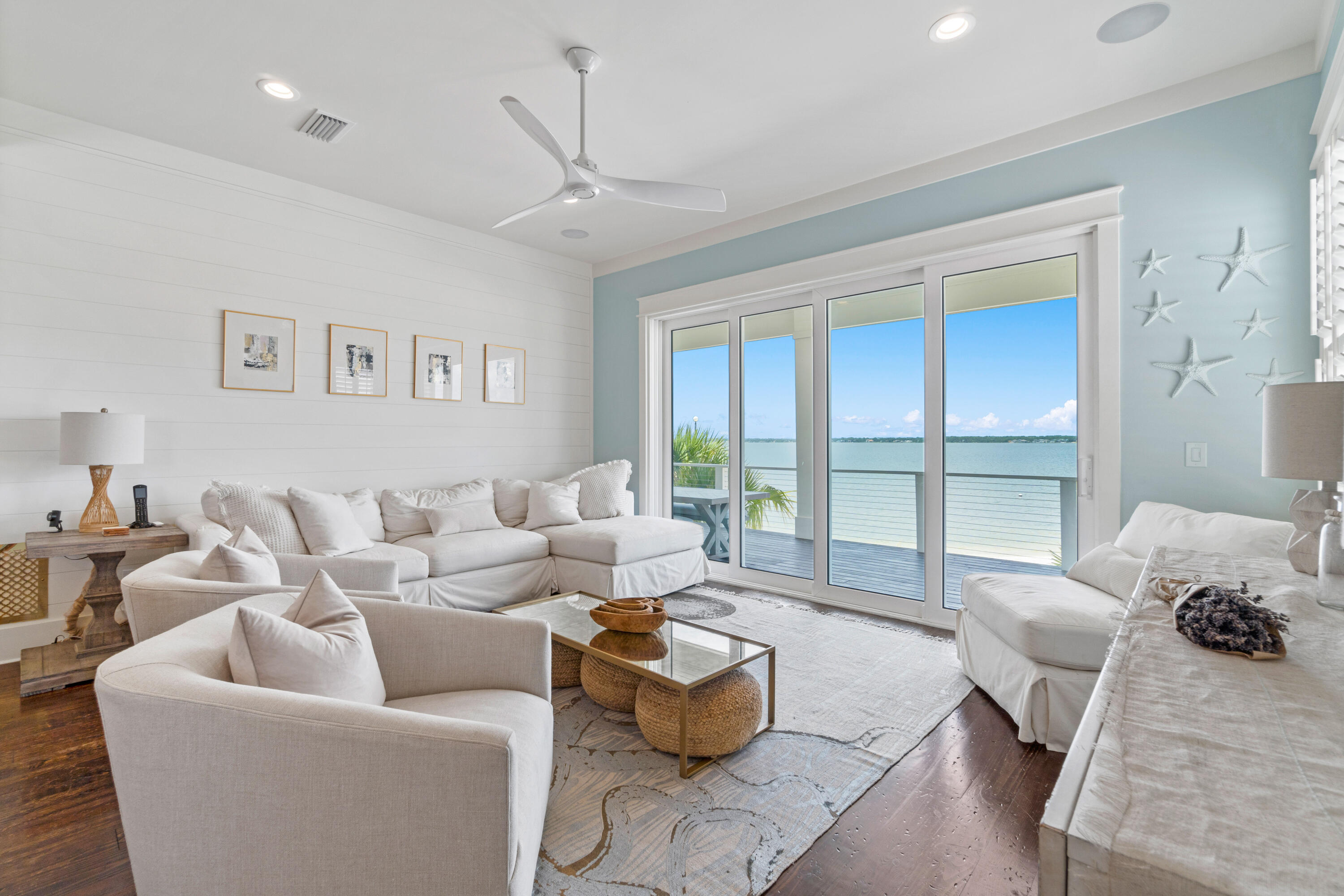 BY THE SEA - Residential