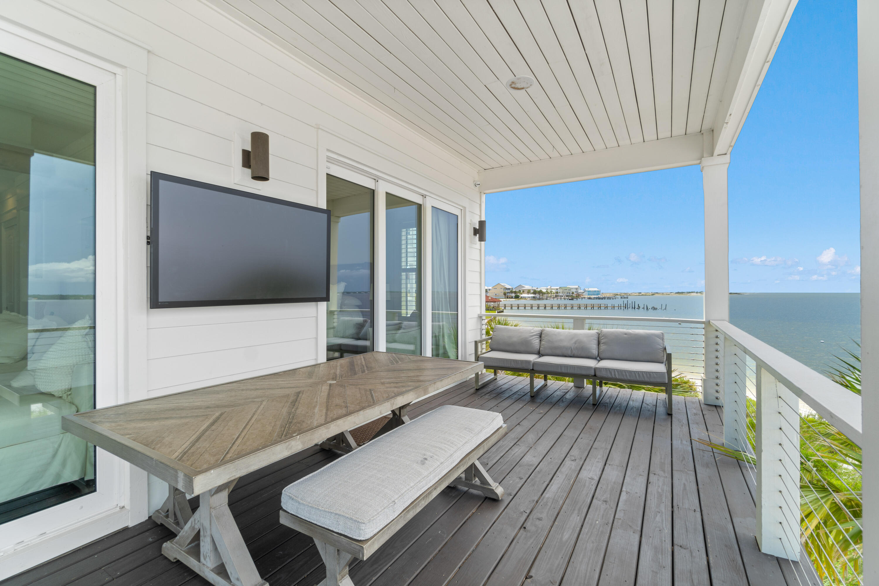 BY THE SEA - Residential