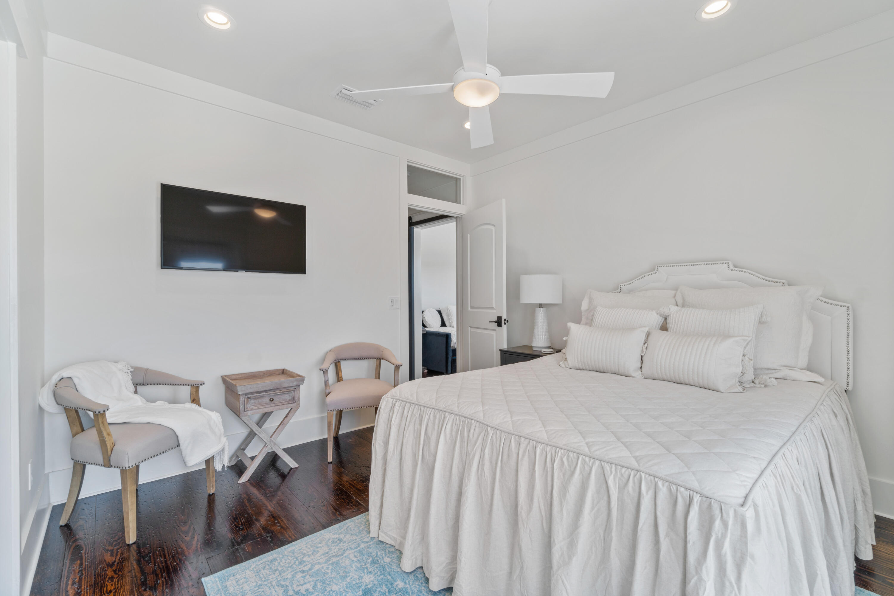 BY THE SEA - Residential