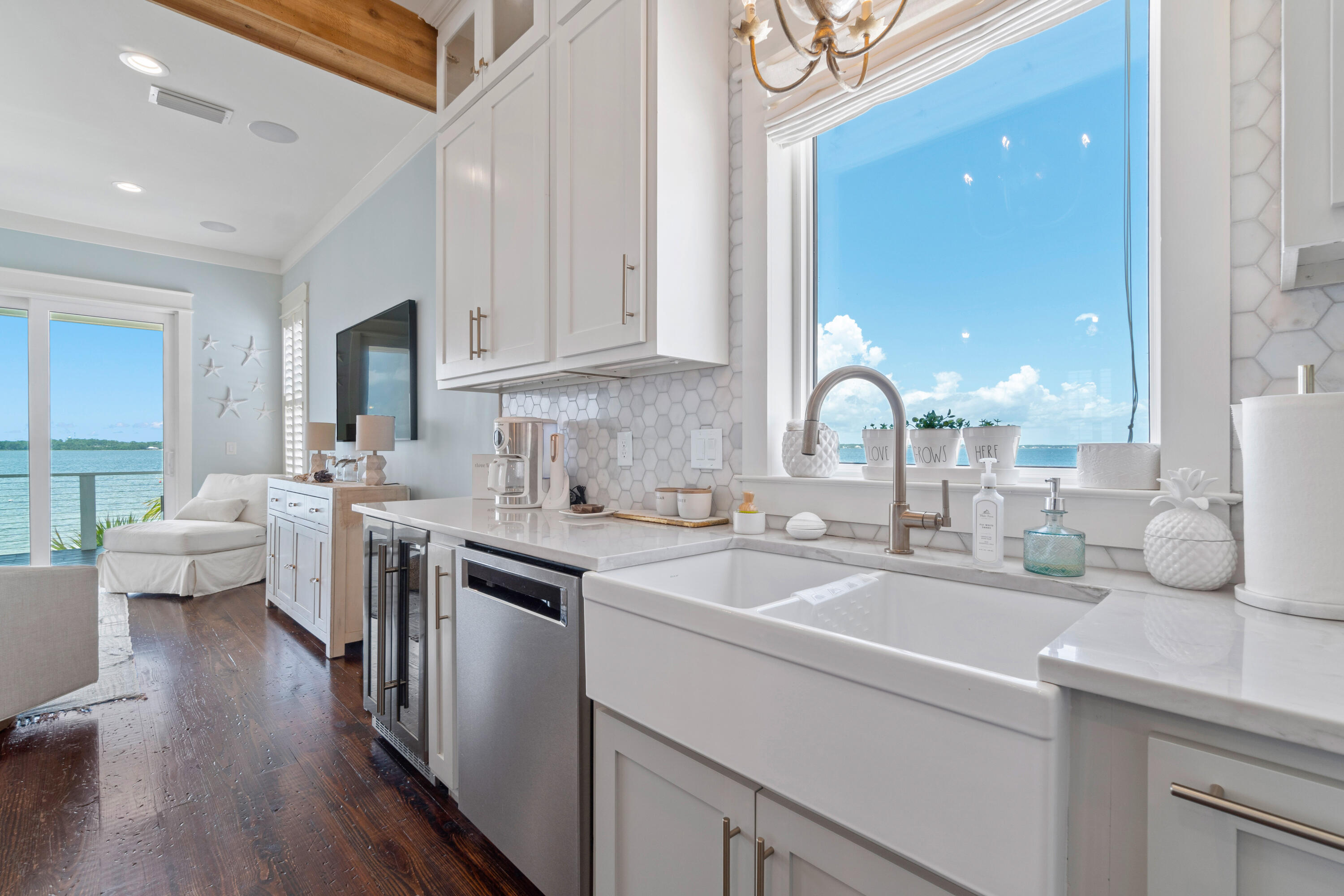 BY THE SEA - Residential