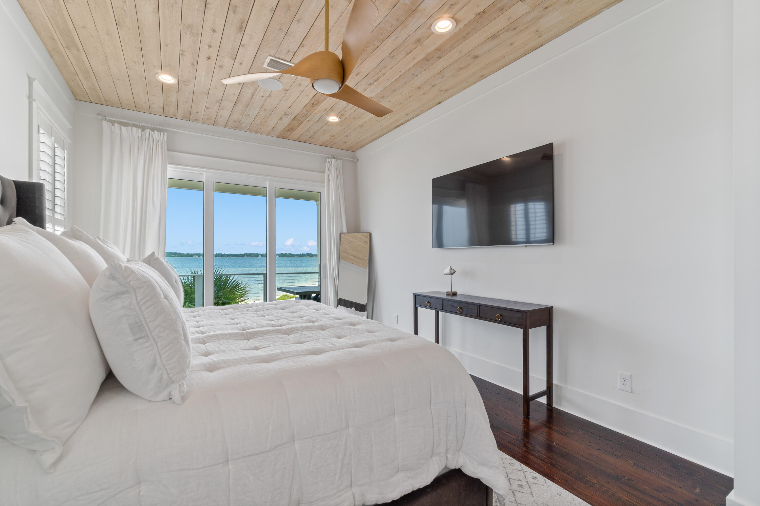 BY THE SEA - Residential