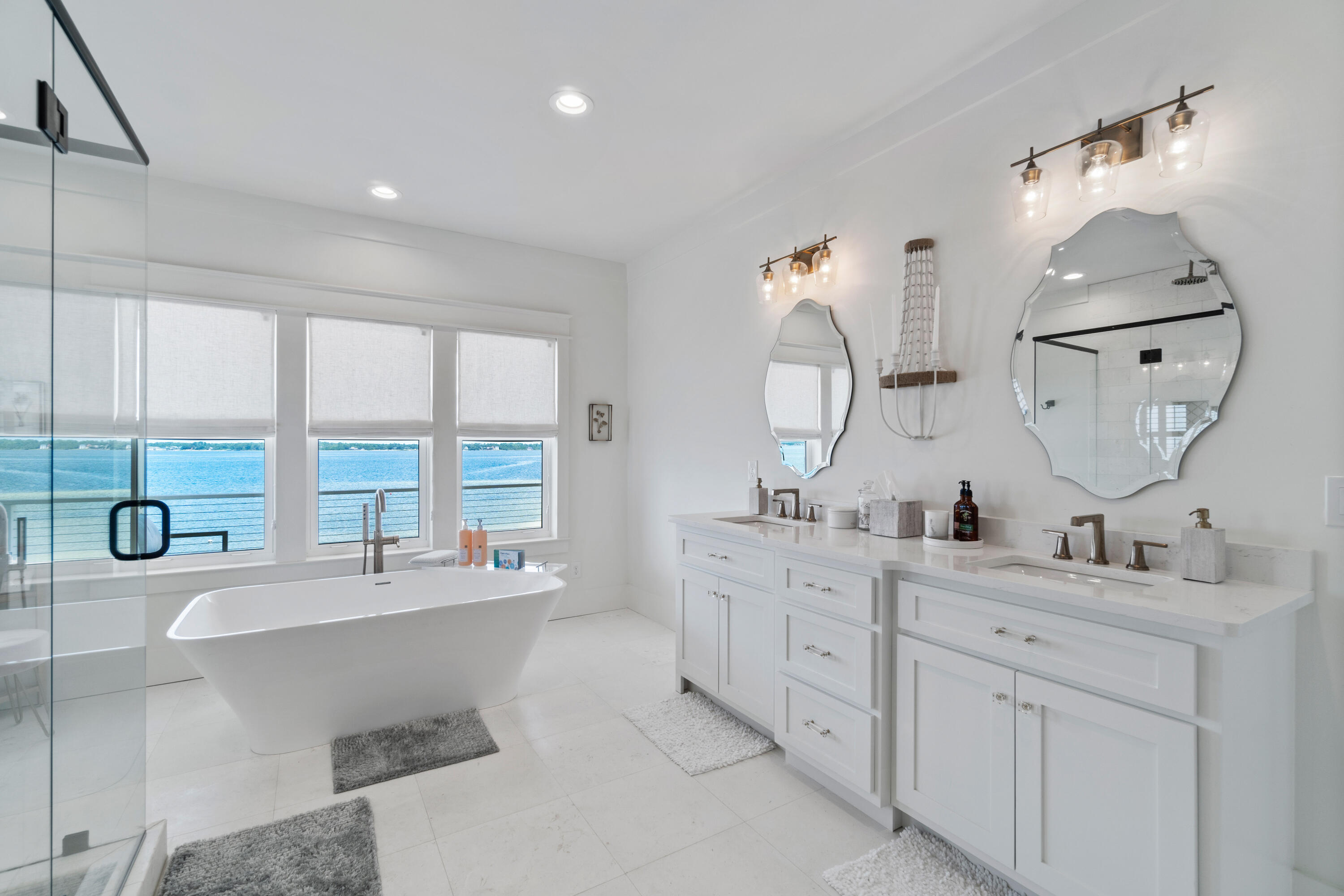 BY THE SEA - Residential