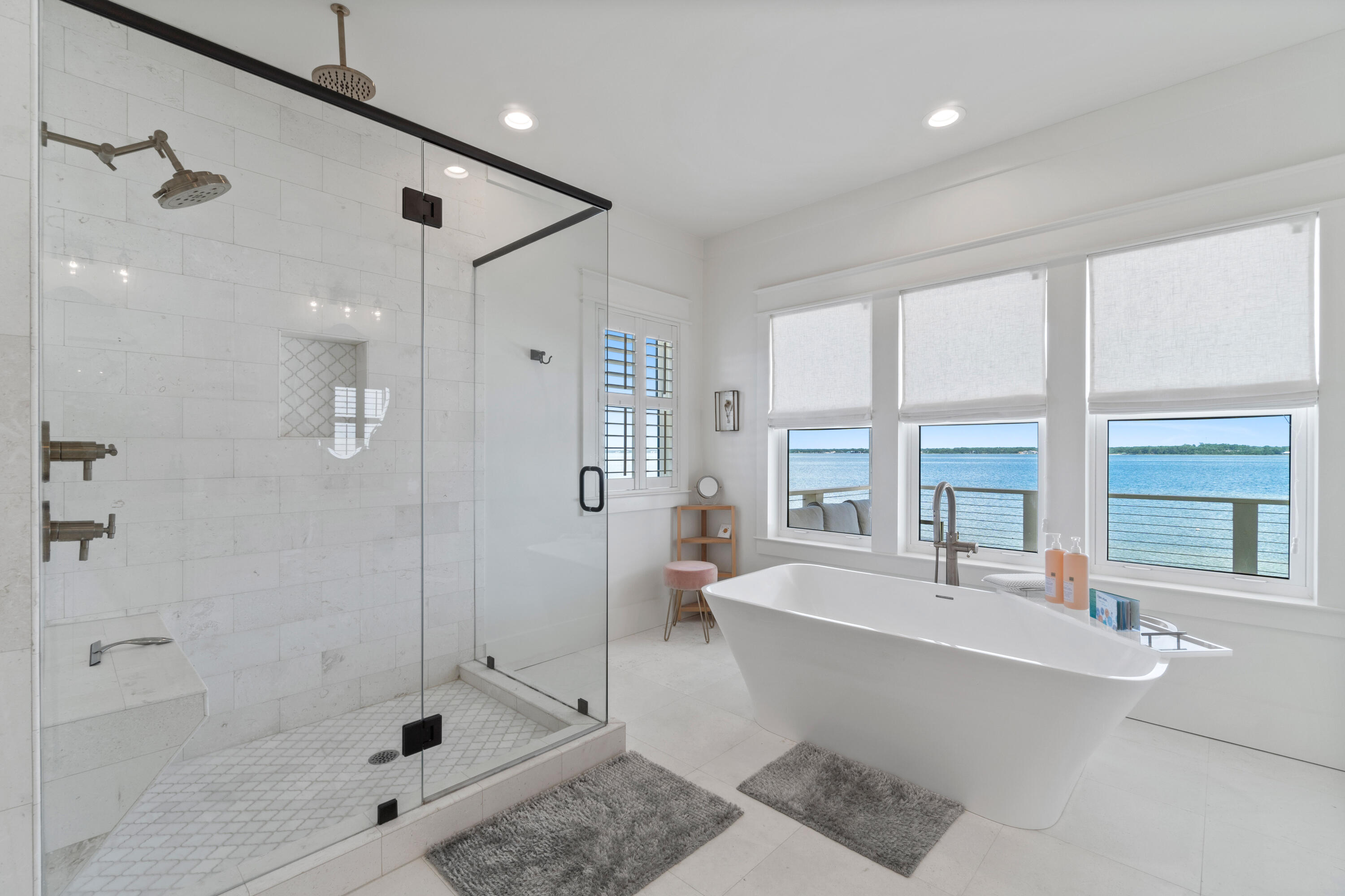 BY THE SEA - Residential