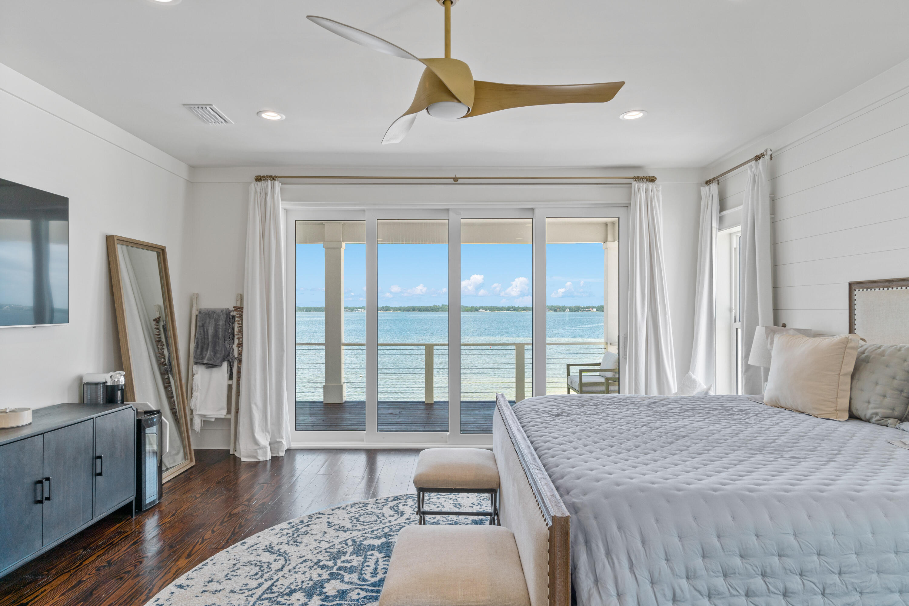BY THE SEA - Residential