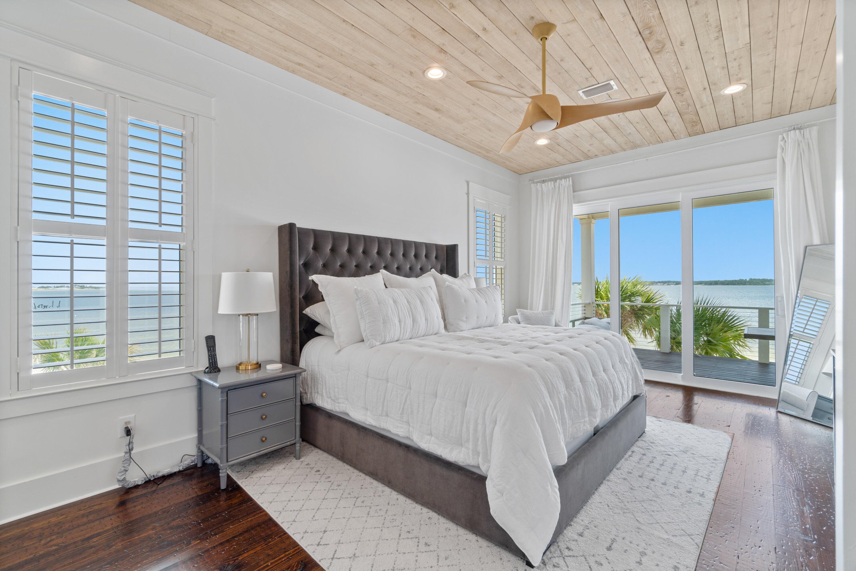 BY THE SEA - Residential