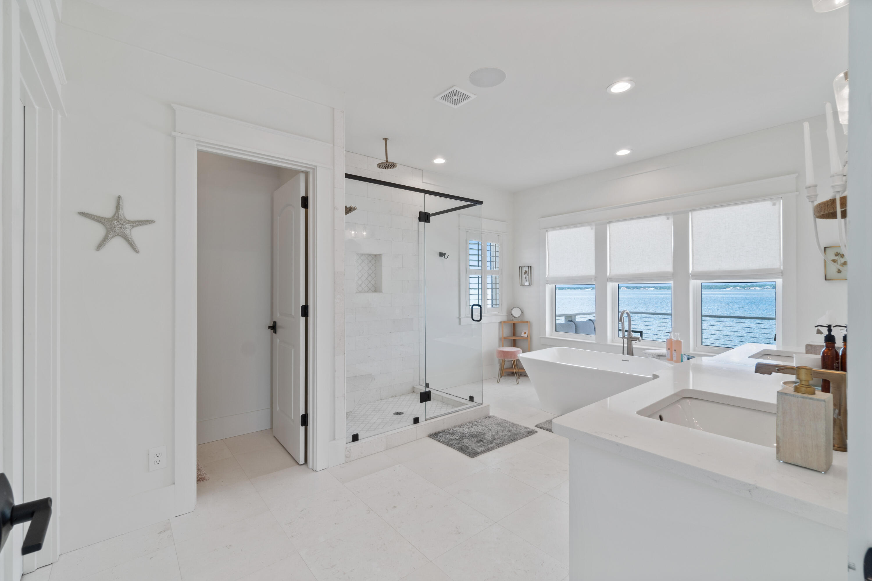 BY THE SEA - Residential