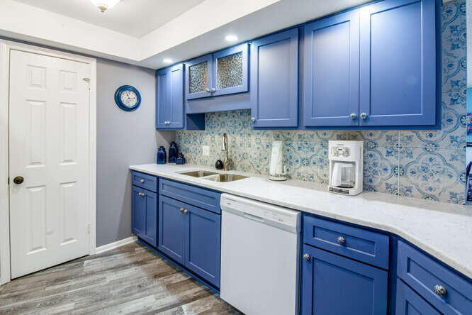 EL MATADOR CONDO - Residential