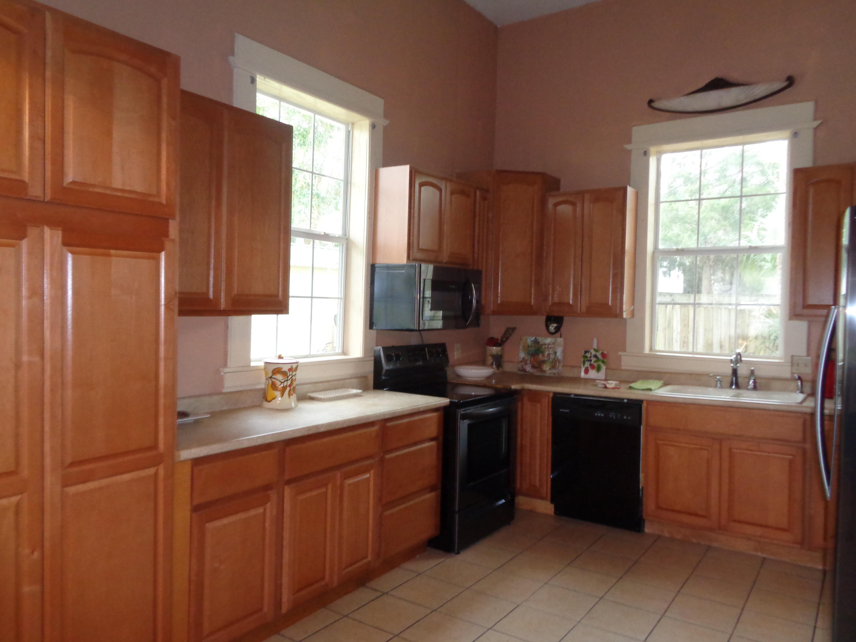 LOTS 17 & 18 BLK 18 HUGHES - Residential