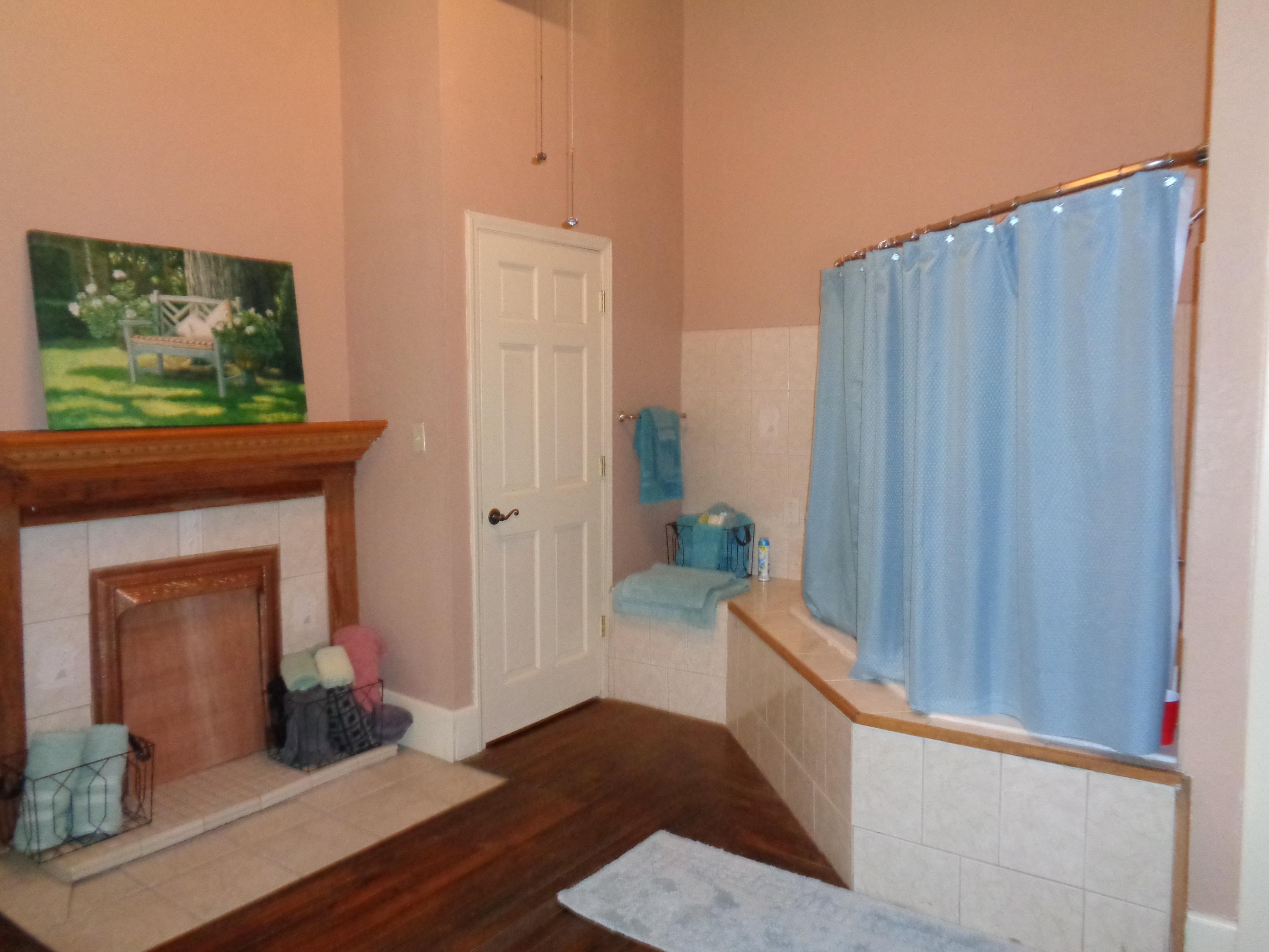 LOTS 17 & 18 BLK 18 HUGHES - Residential