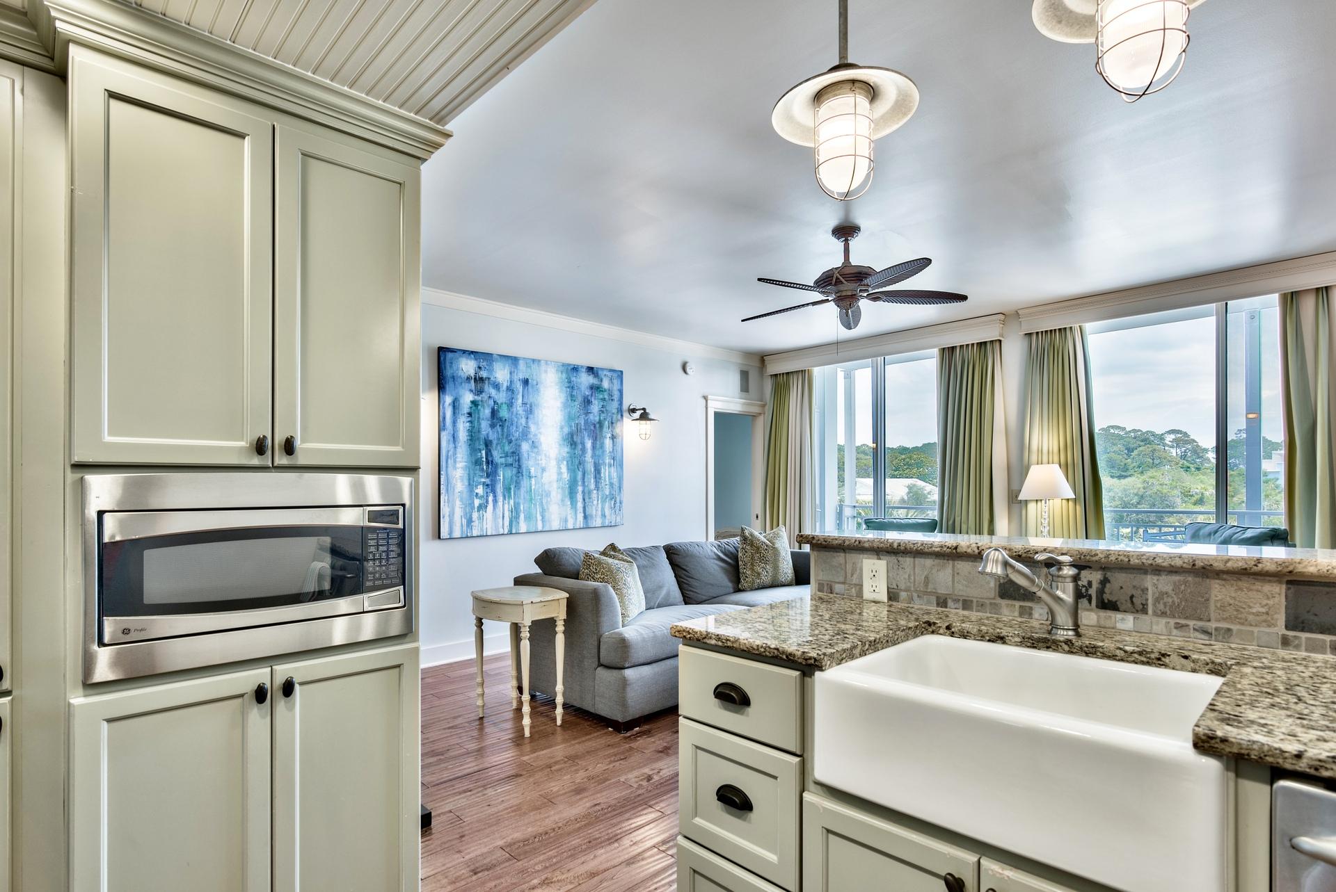 SIX PALMS - Residential