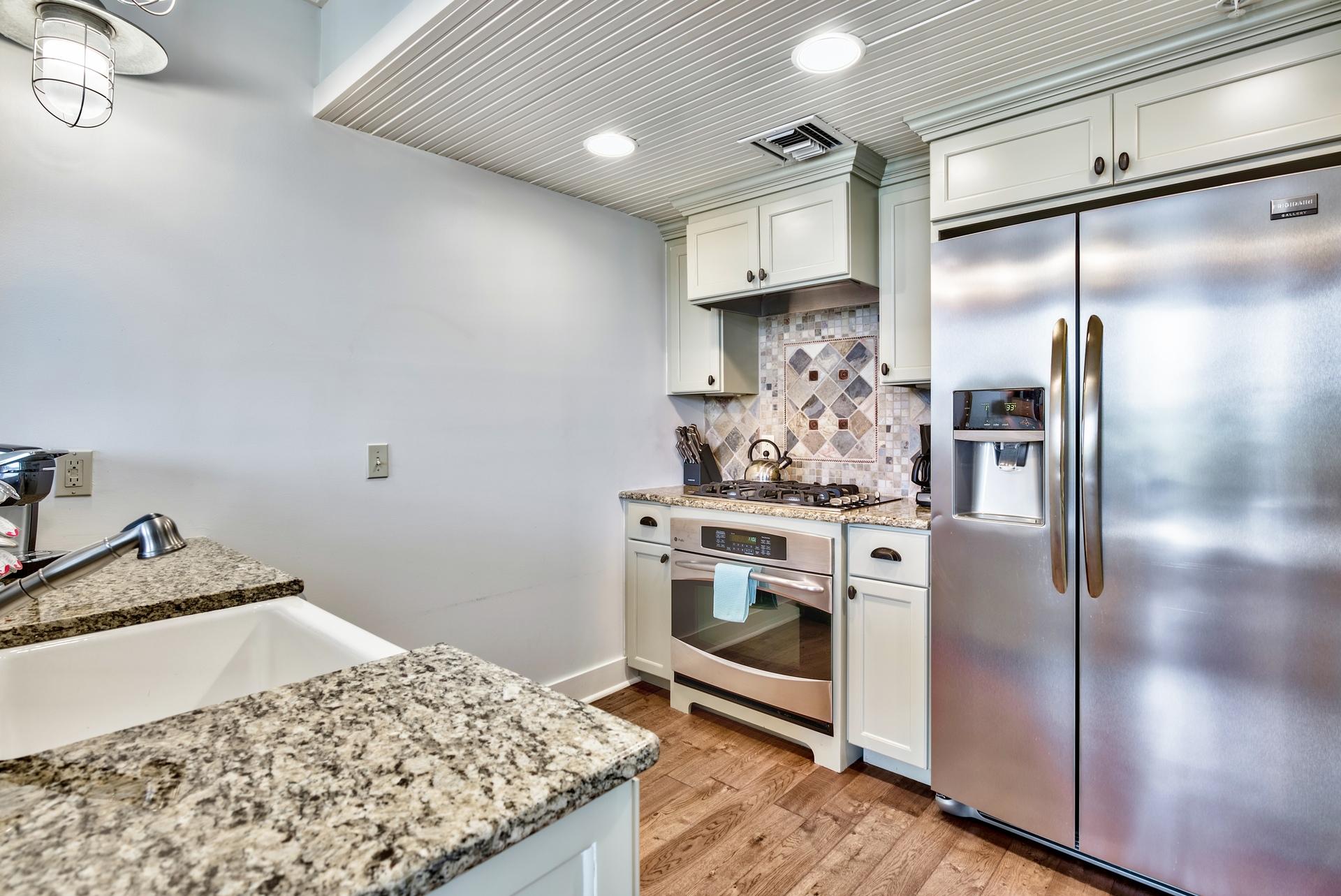 SIX PALMS - Residential