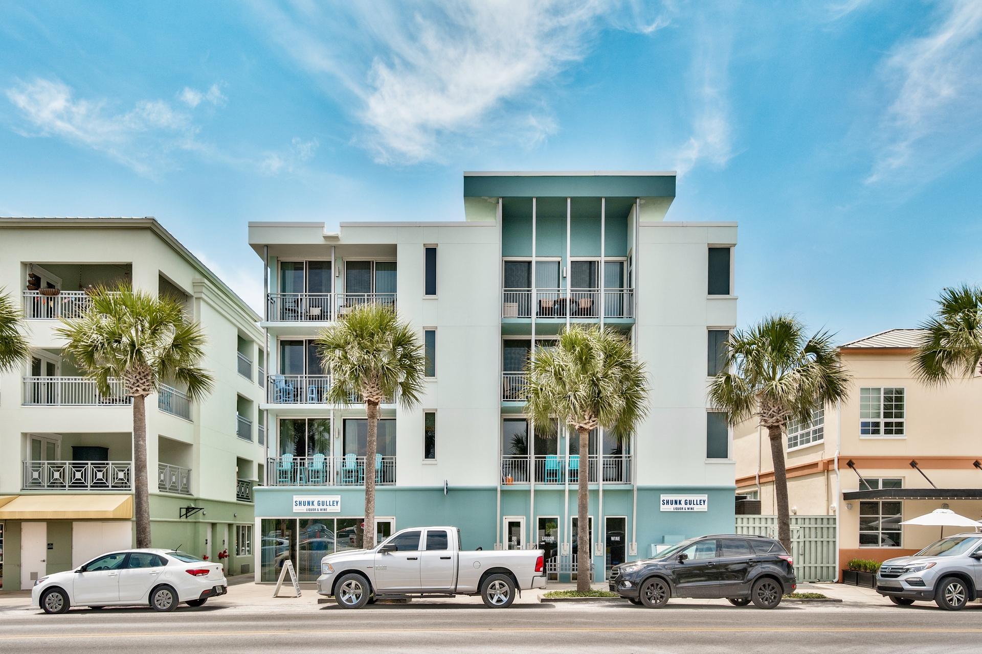 SIX PALMS - Residential