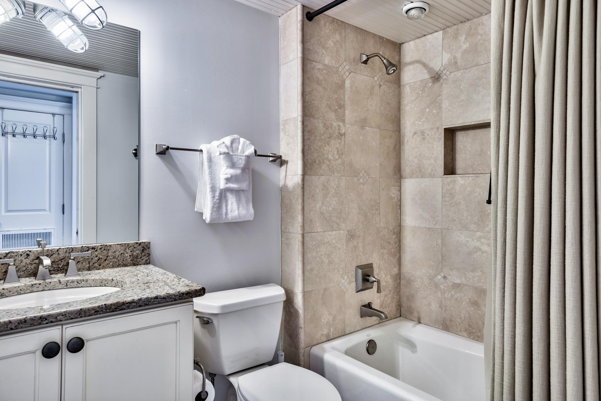 SIX PALMS - Residential