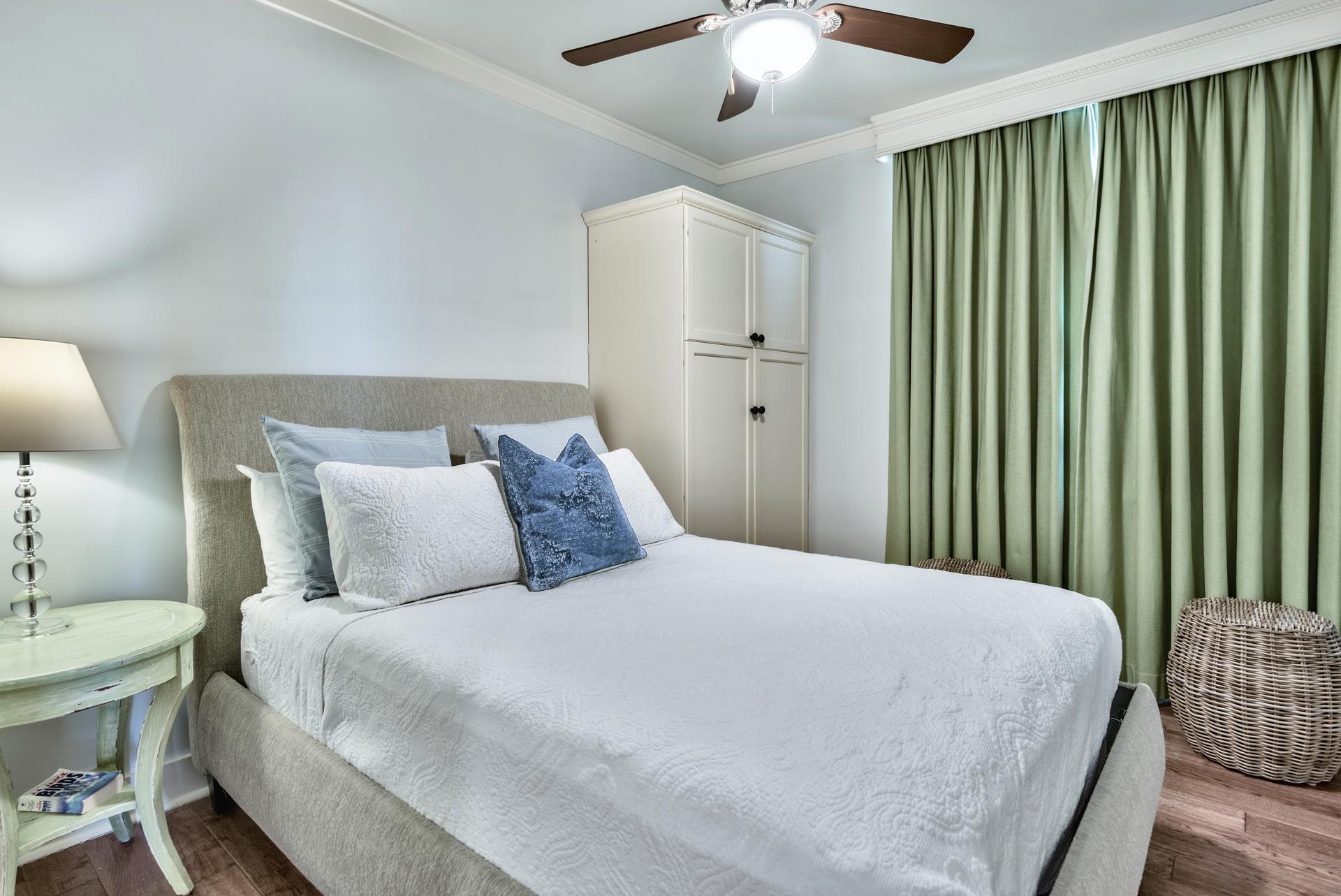 SIX PALMS - Residential