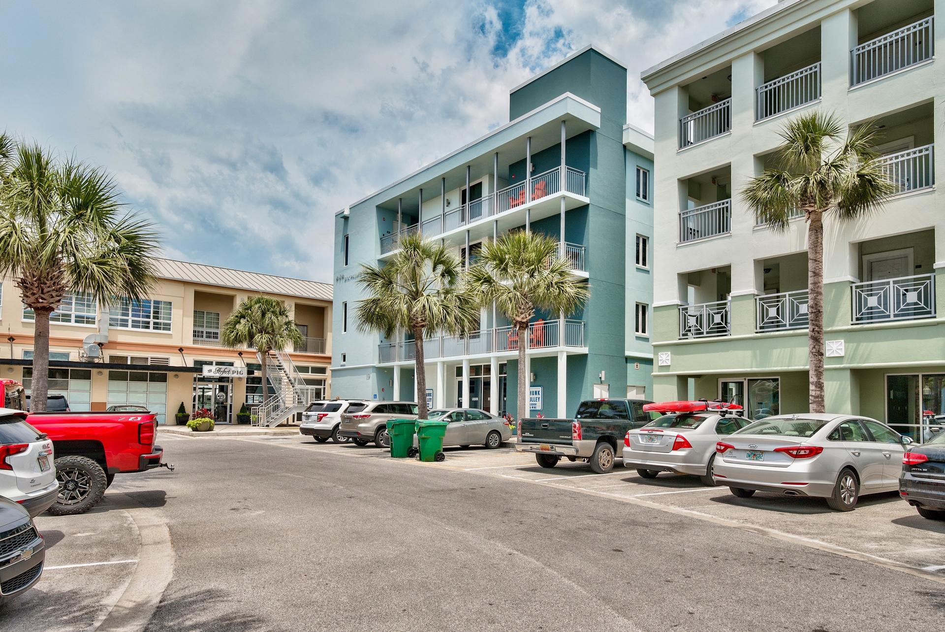 SIX PALMS - Residential