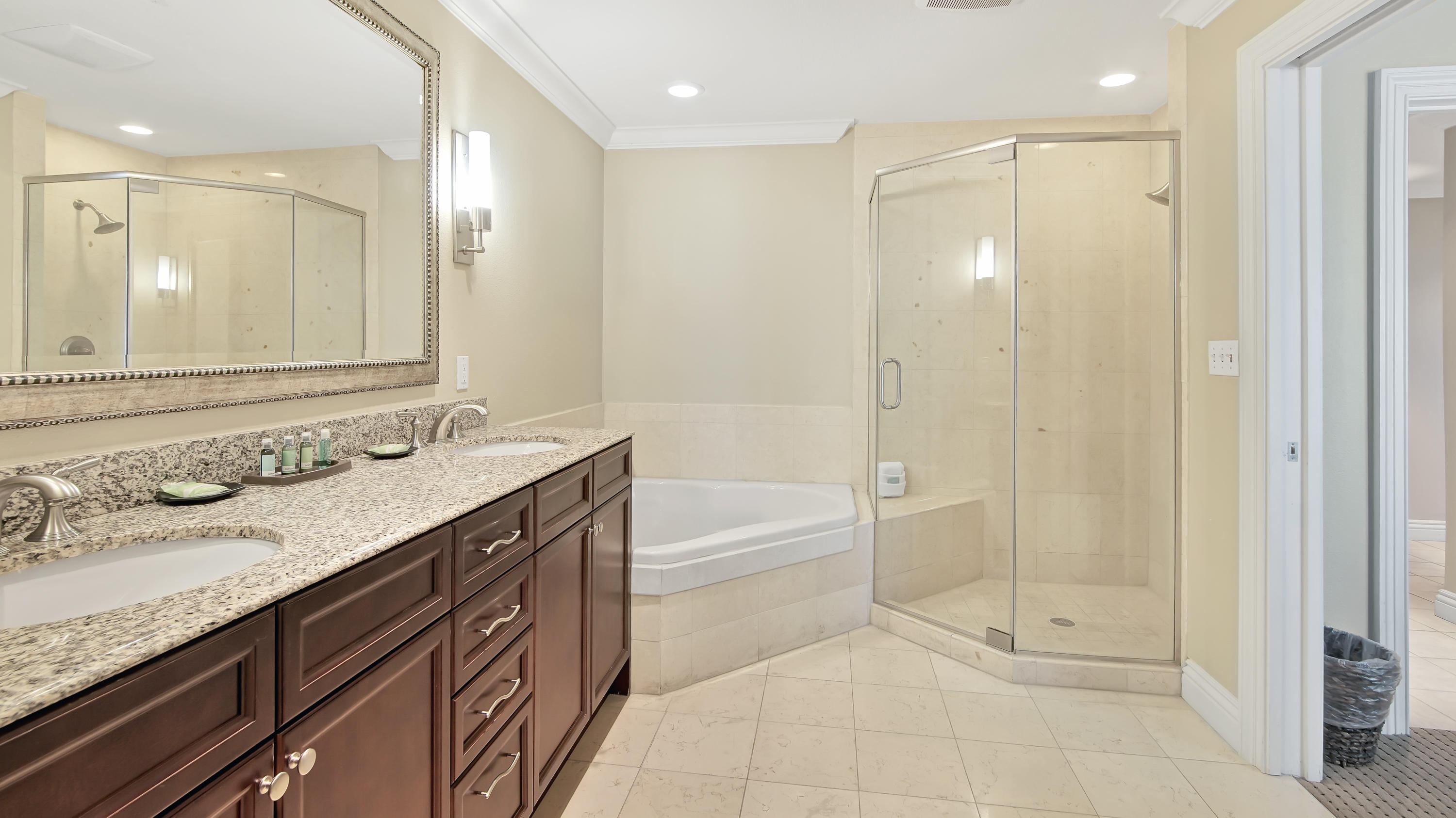 EMERALD GRANDE - Residential