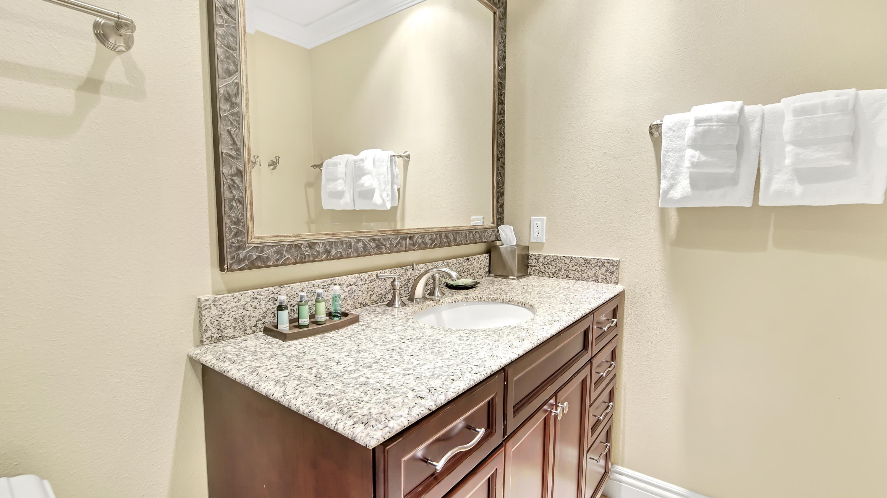 EMERALD GRANDE - Residential