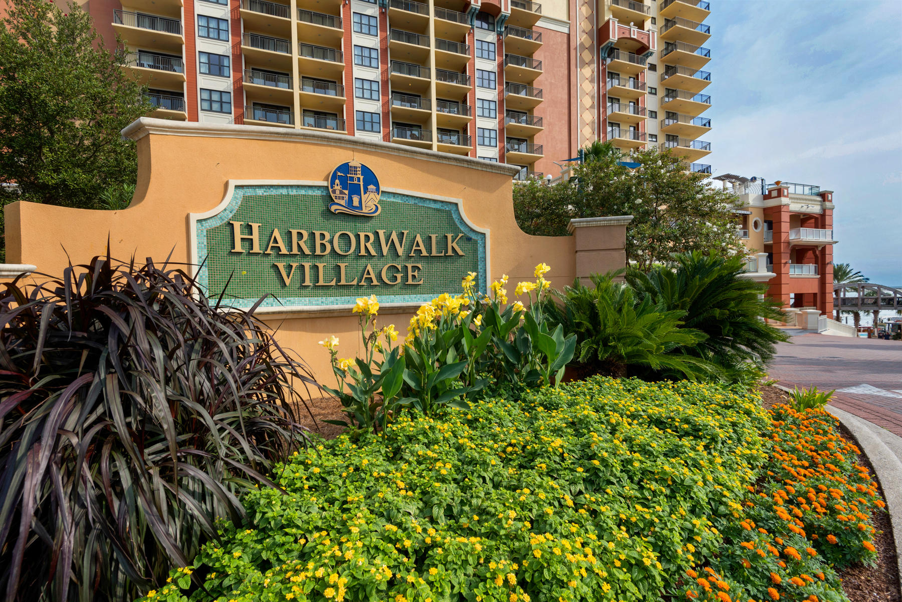 EMERALD GRANDE - Residential
