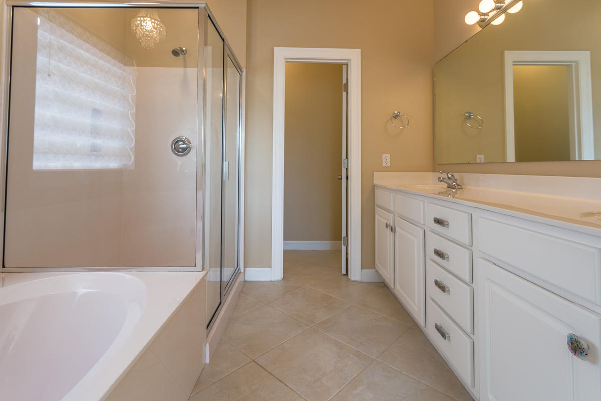 ESCADA - Residential Lease