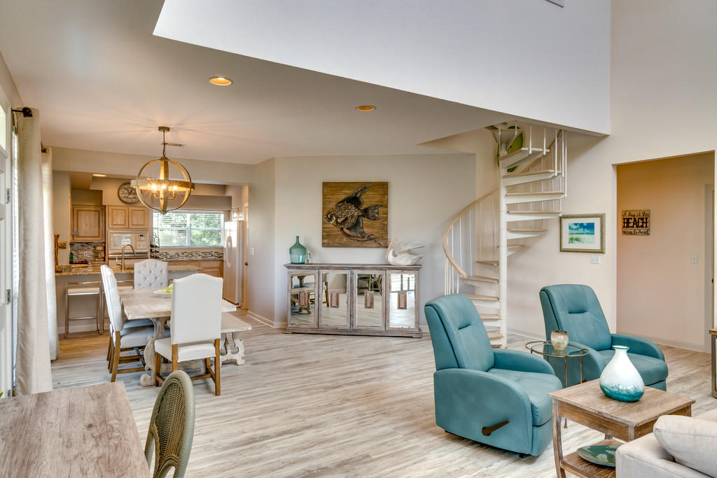 HIDDEN DUNES BEACH VILLAS - Residential