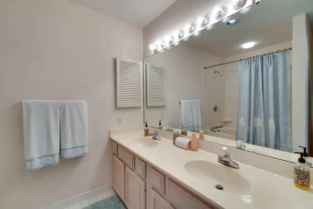 HIDDEN DUNES BEACH VILLAS - Residential