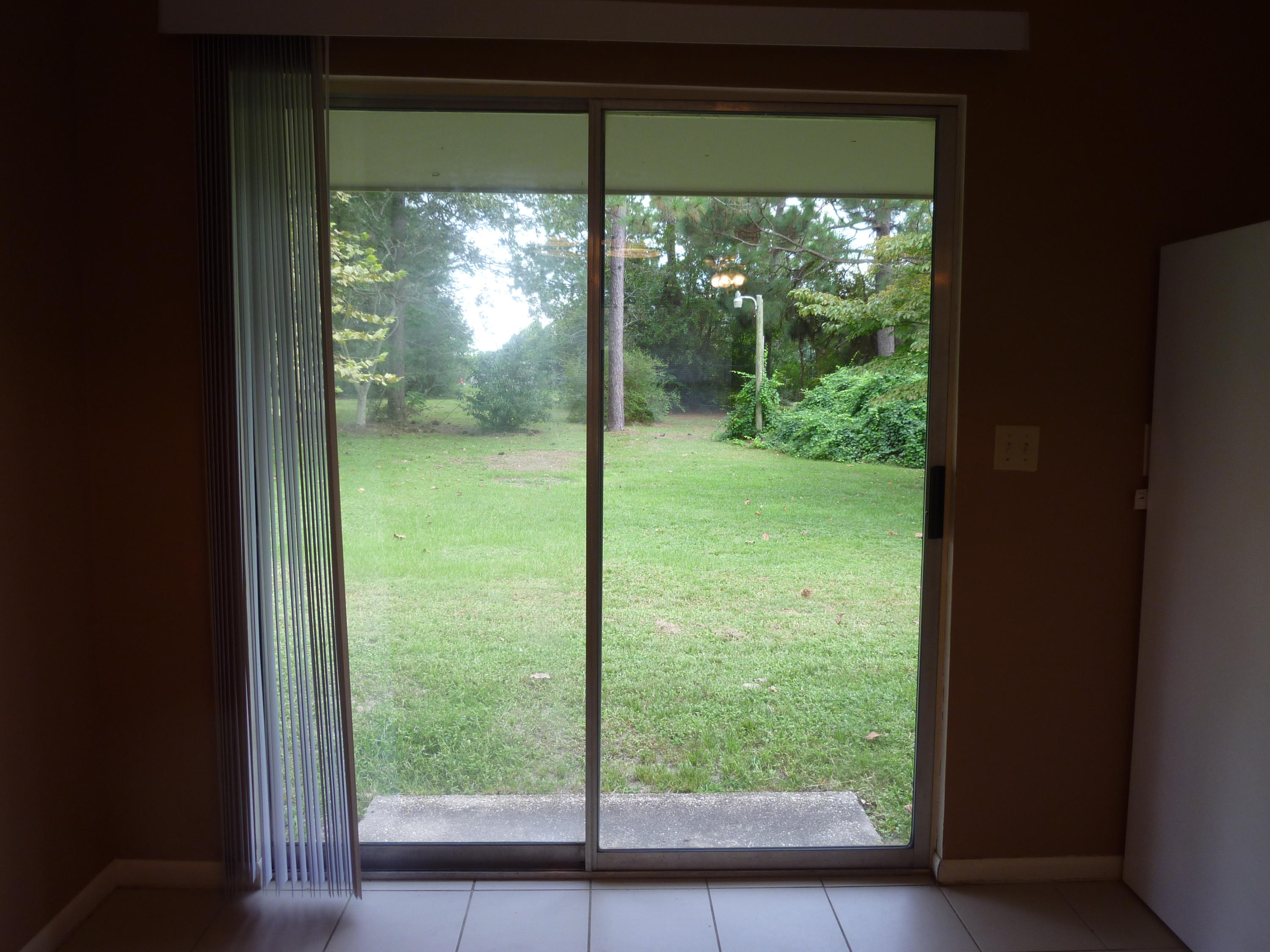 WHISPERING LAKES ESTATES - Residential Lease