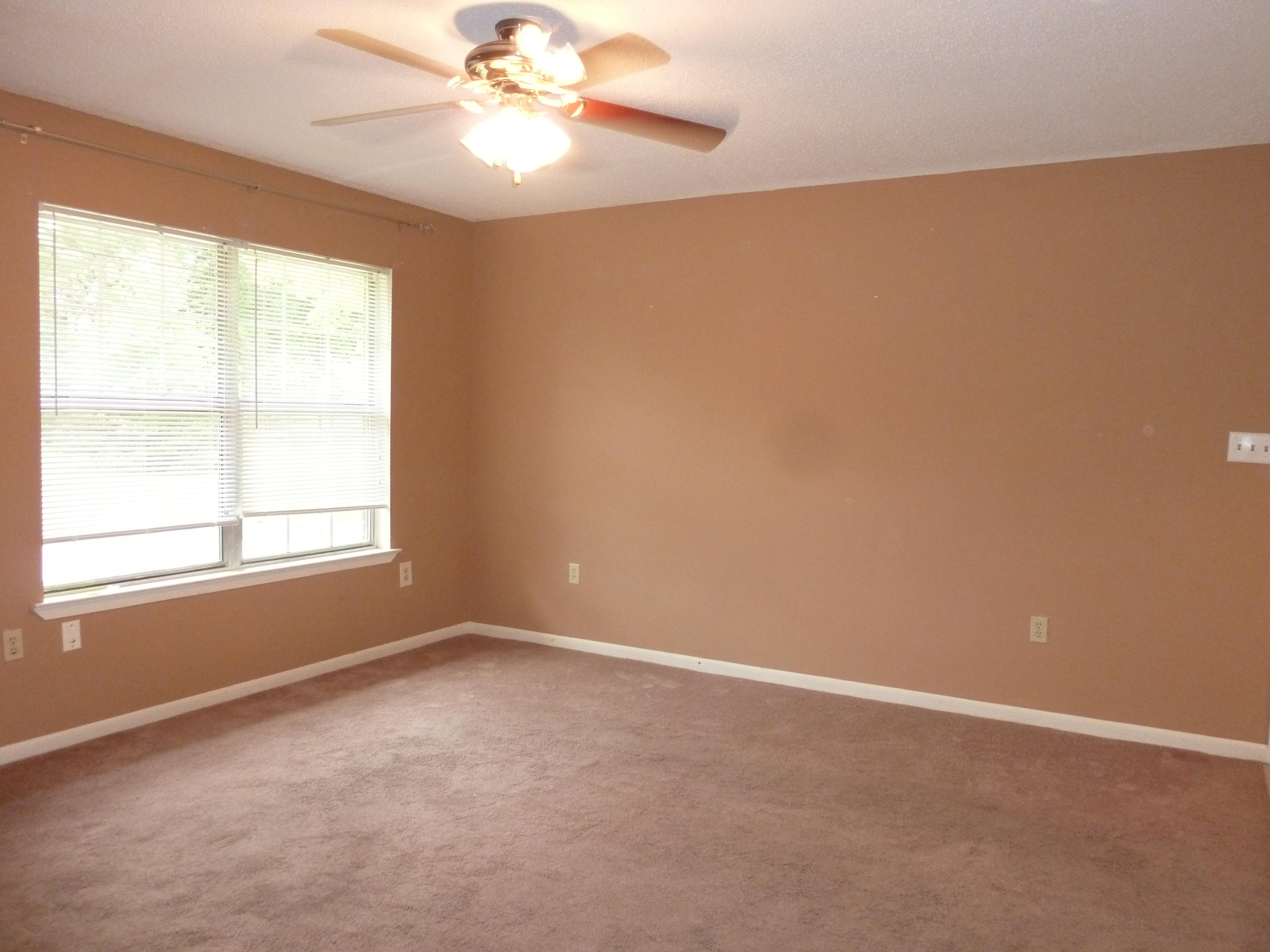 WHISPERING LAKES ESTATES - Residential Lease