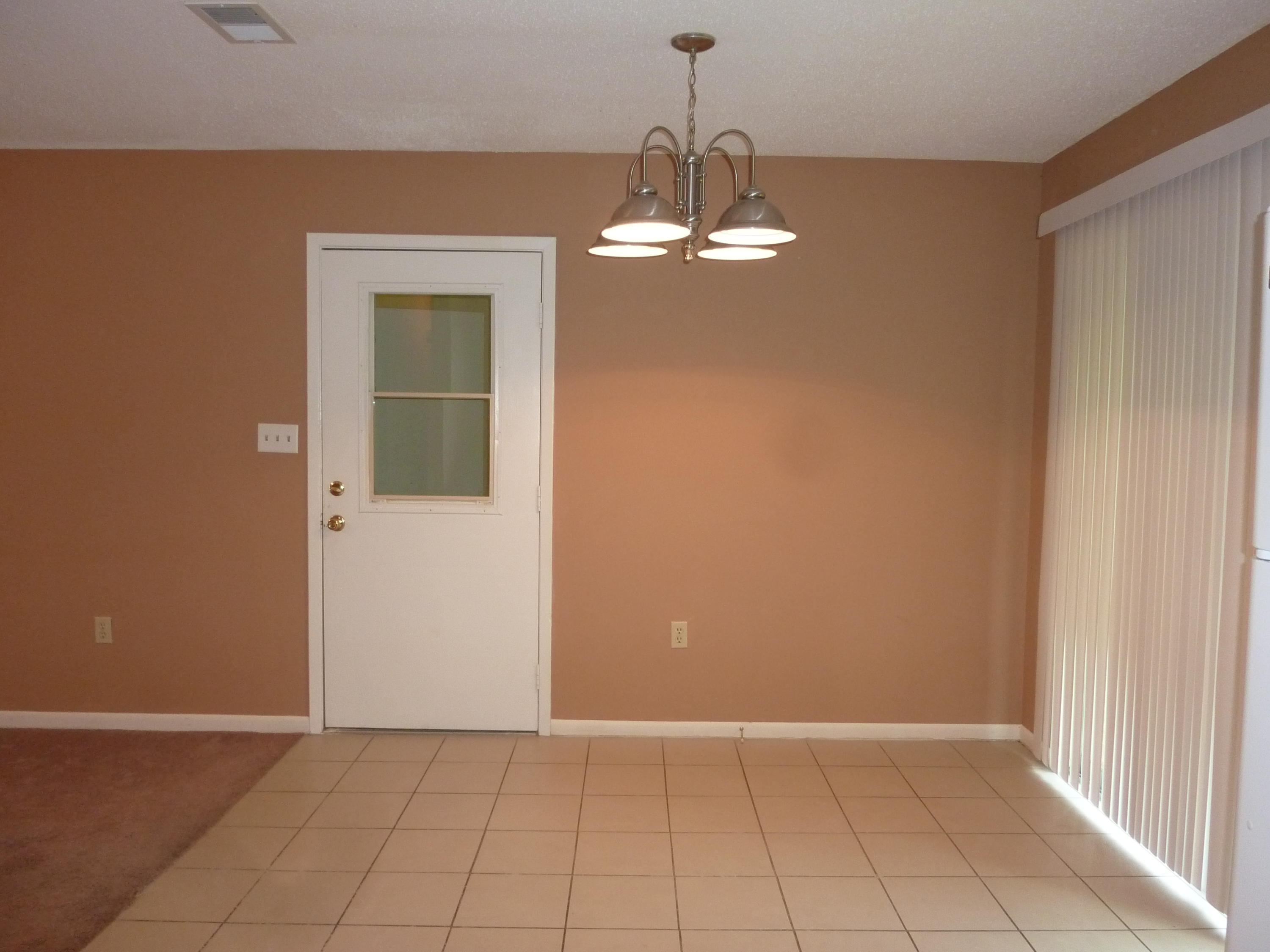 WHISPERING LAKES ESTATES - Residential Lease