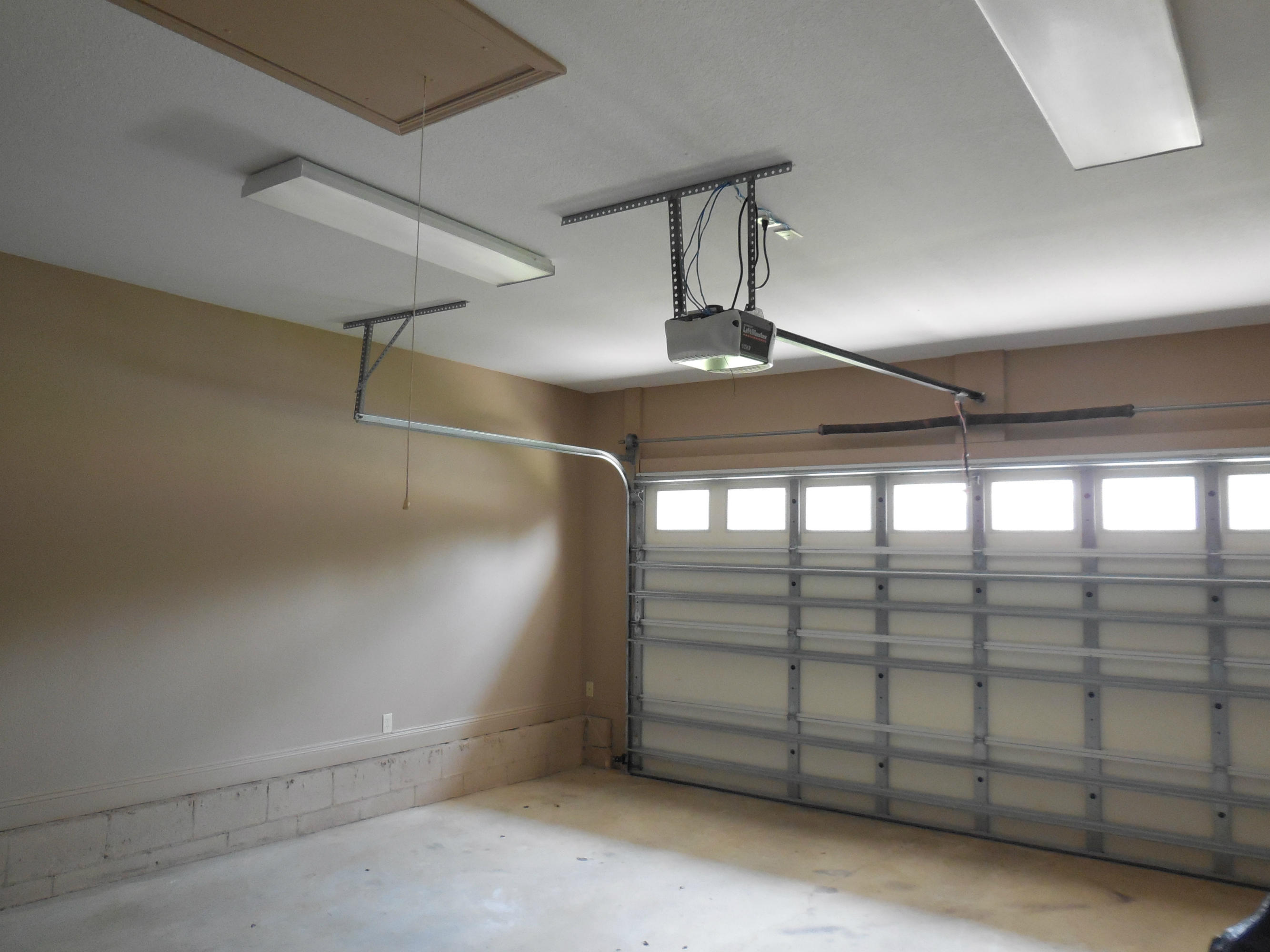 SPRING HOLLOW ESTATES - Residential