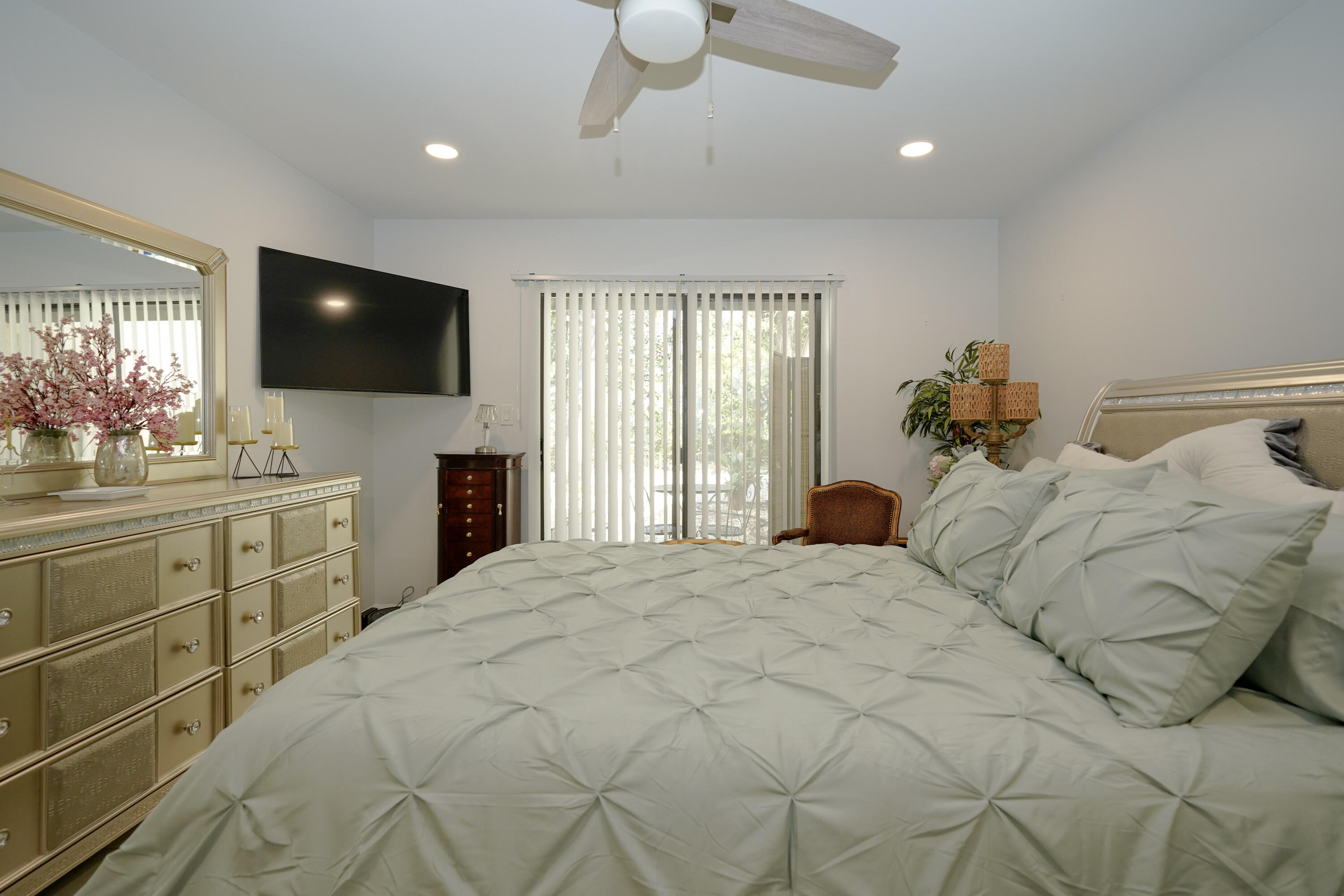 ROYAL OAK VILLAS BLUEWATER BAY - Residential Lease