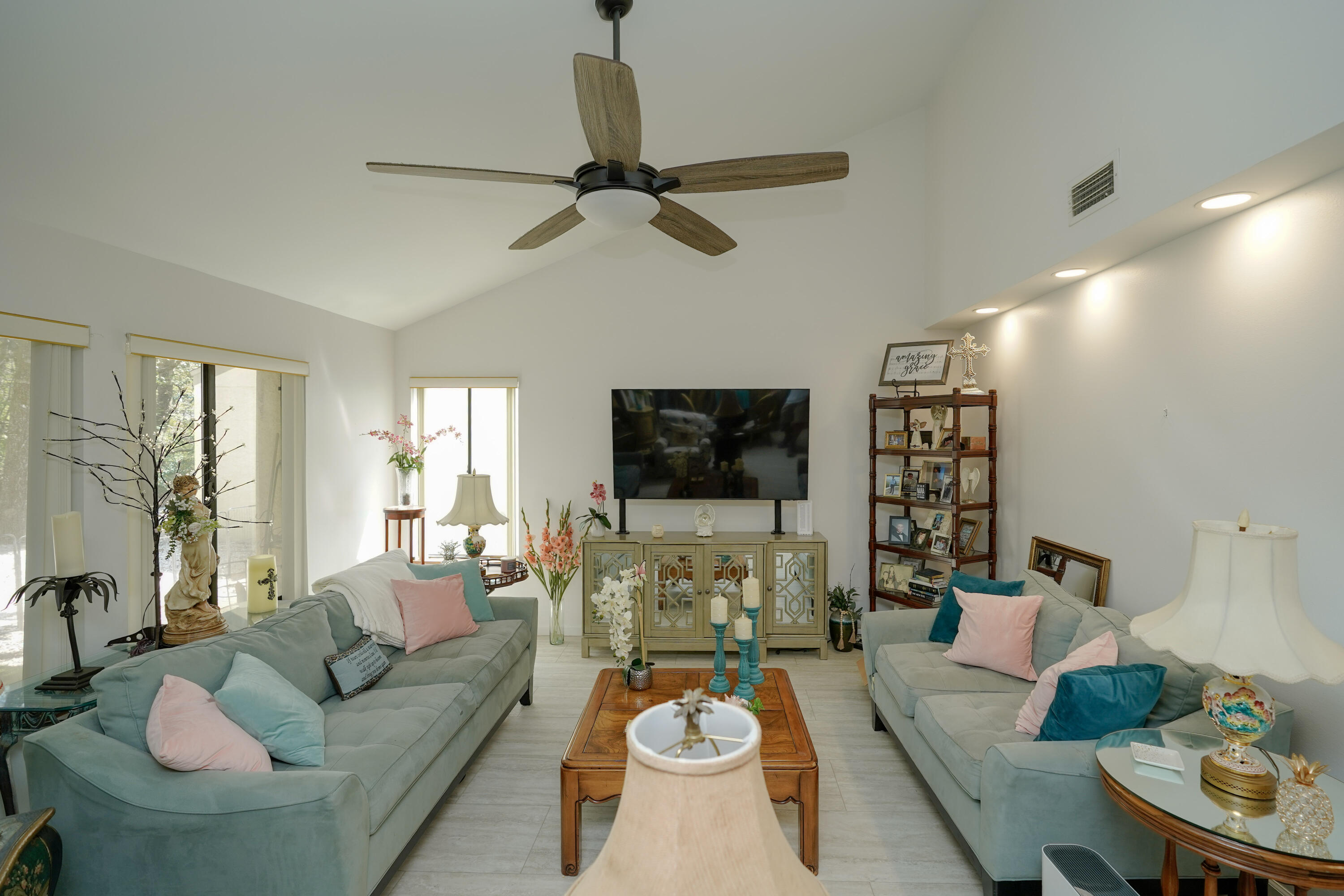 ROYAL OAK VILLAS BLUEWATER BAY - Residential Lease