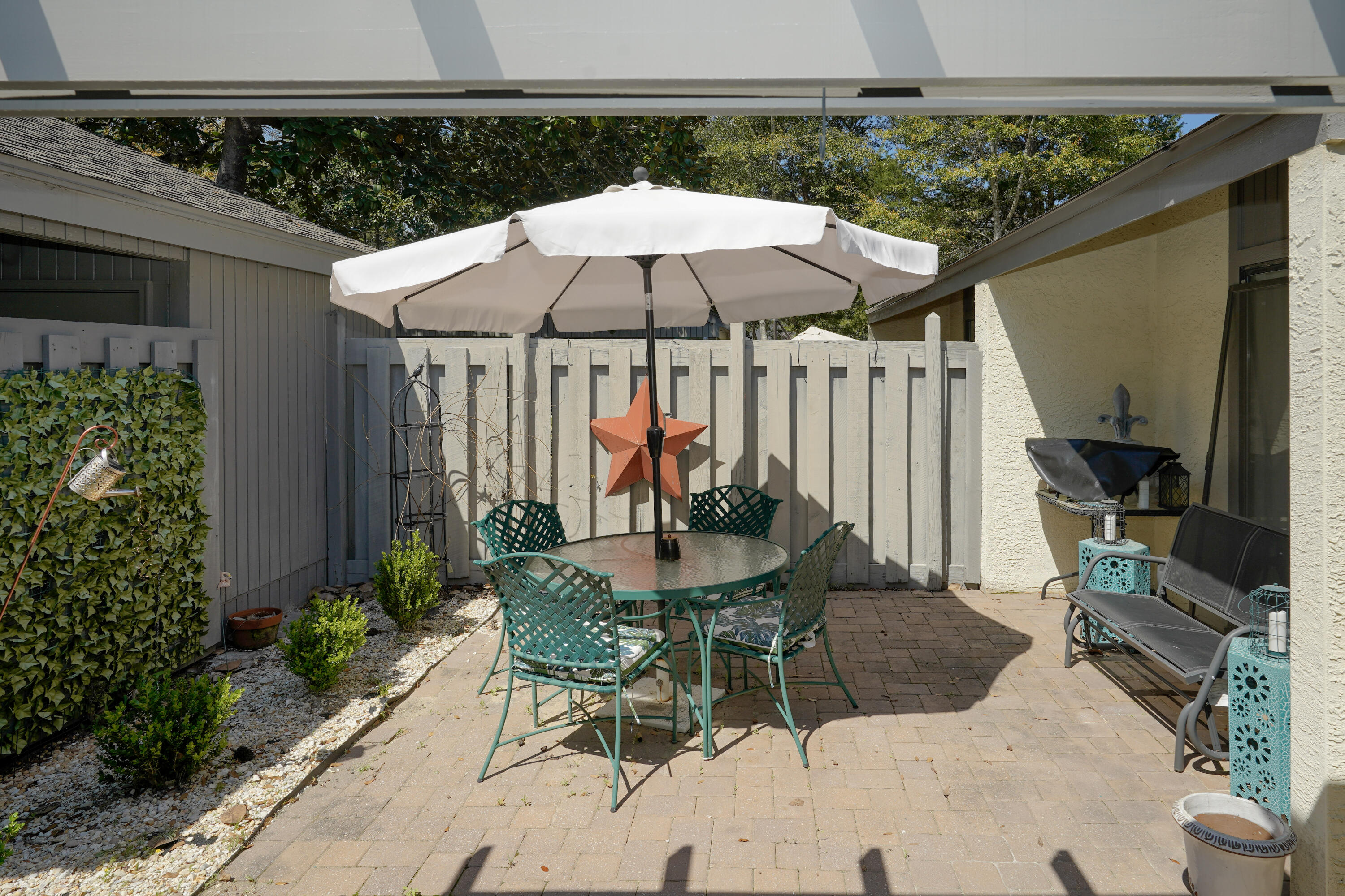 ROYAL OAK VILLAS BLUEWATER BAY - Residential Lease