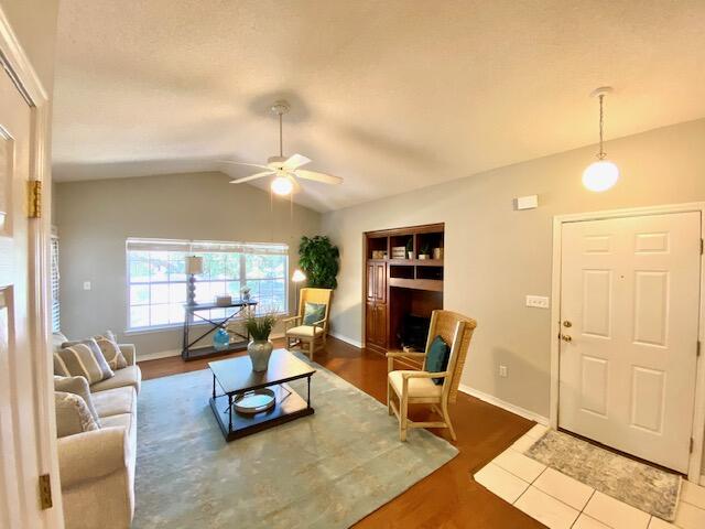 THE OAKS AT NICEVILLE - Residential