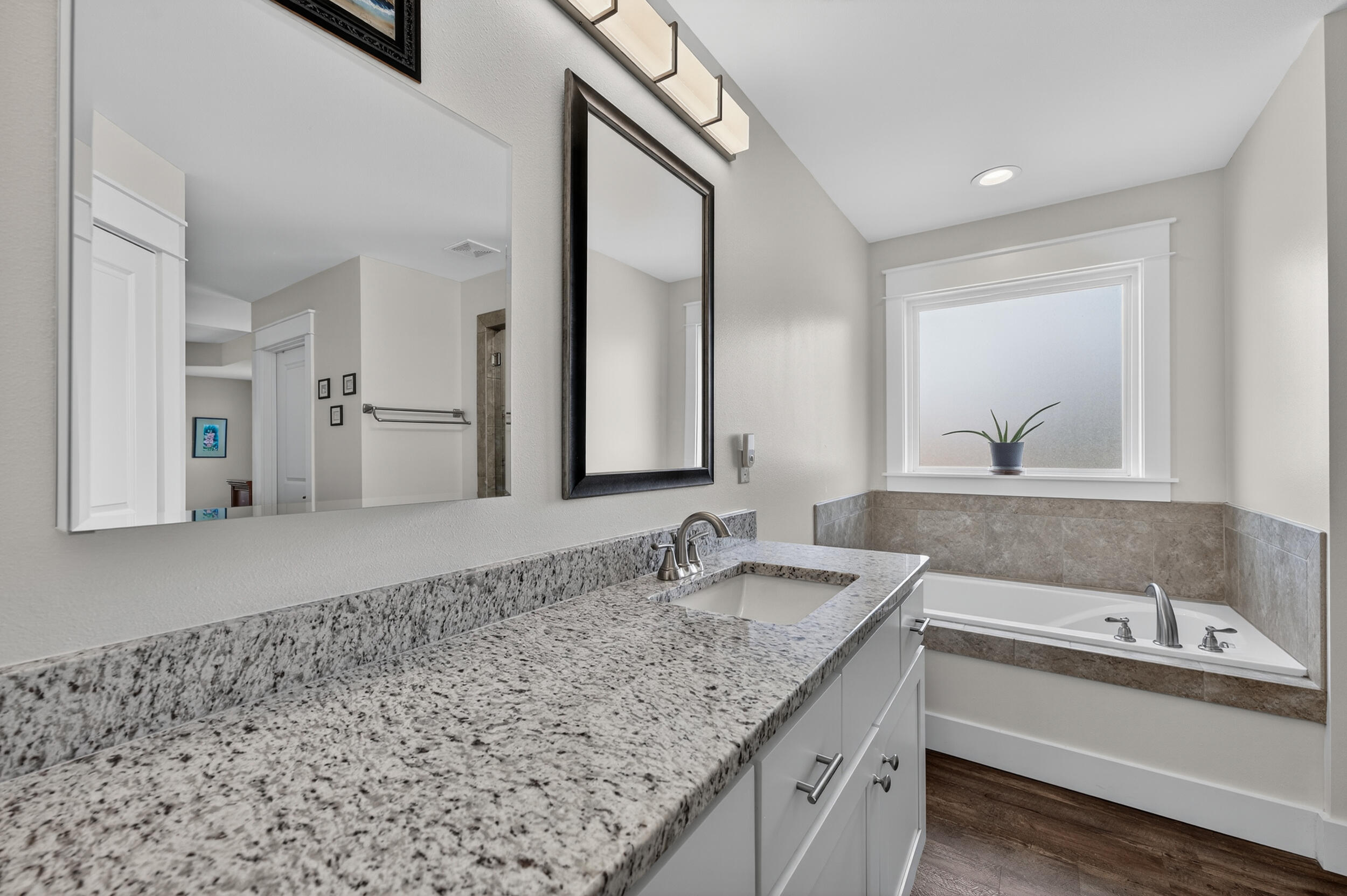 MAJESTIC OAKS VINEYARD - Residential