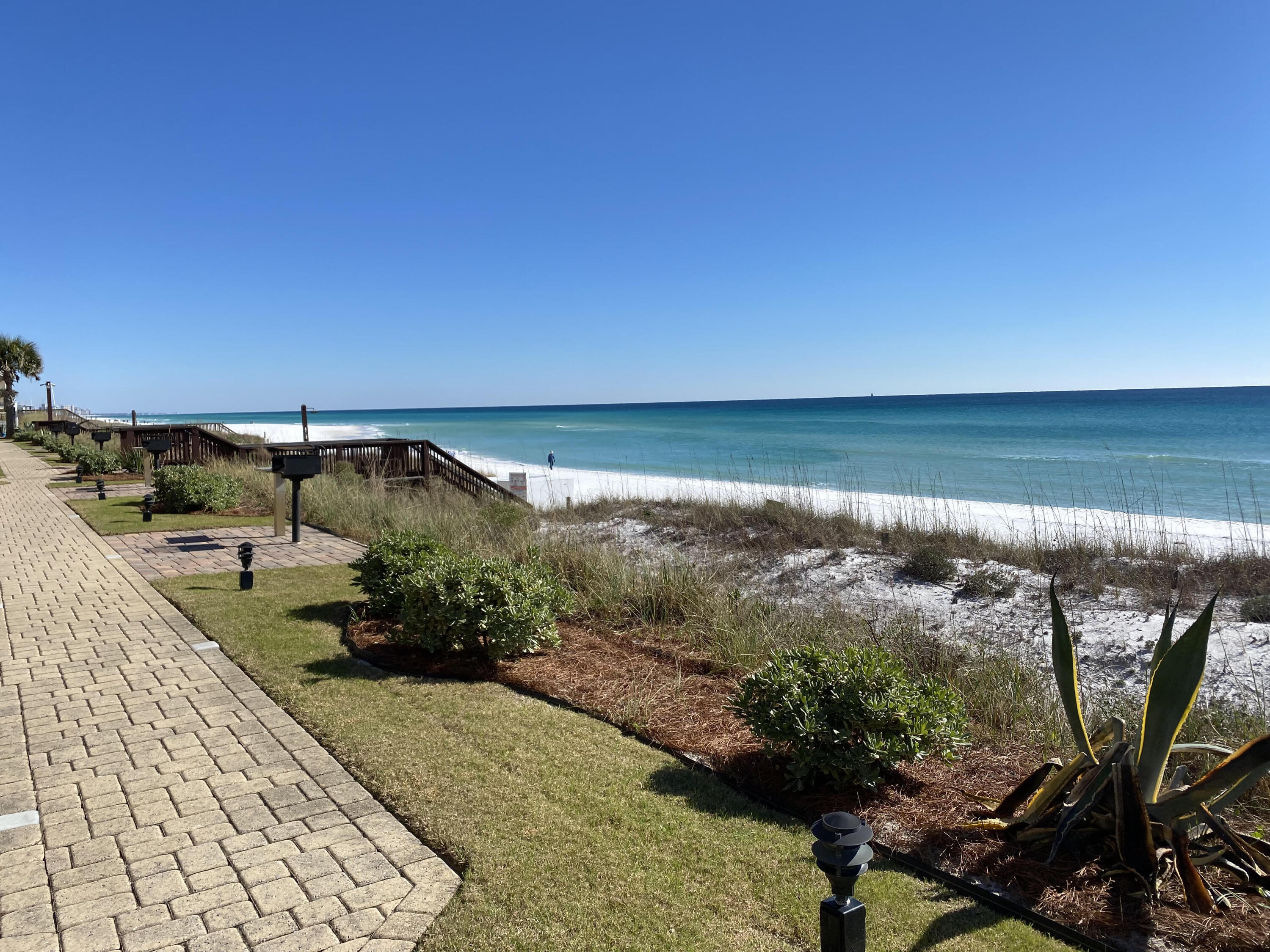 CORAL REEF CLUB - Residential