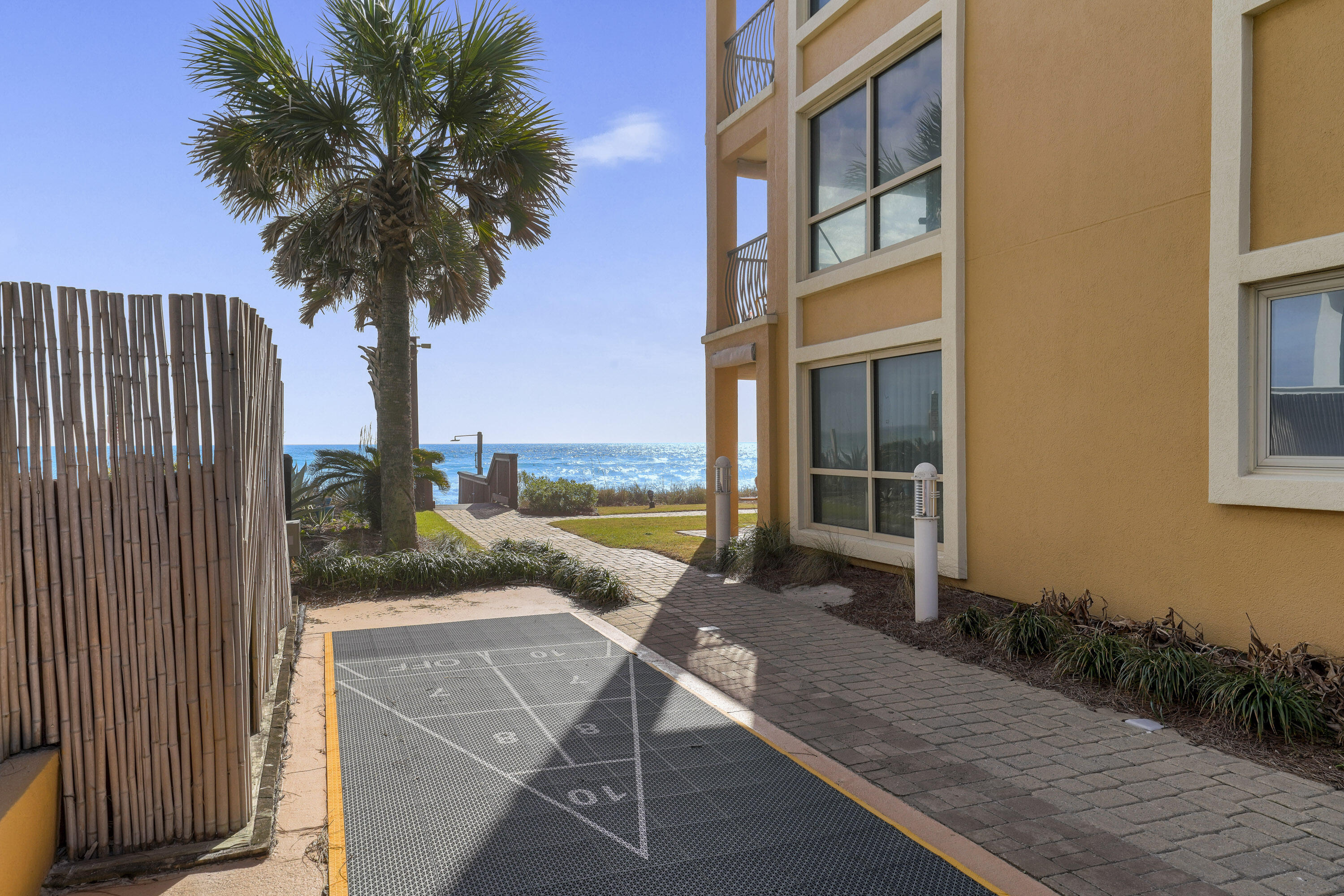 CORAL REEF CLUB - Residential