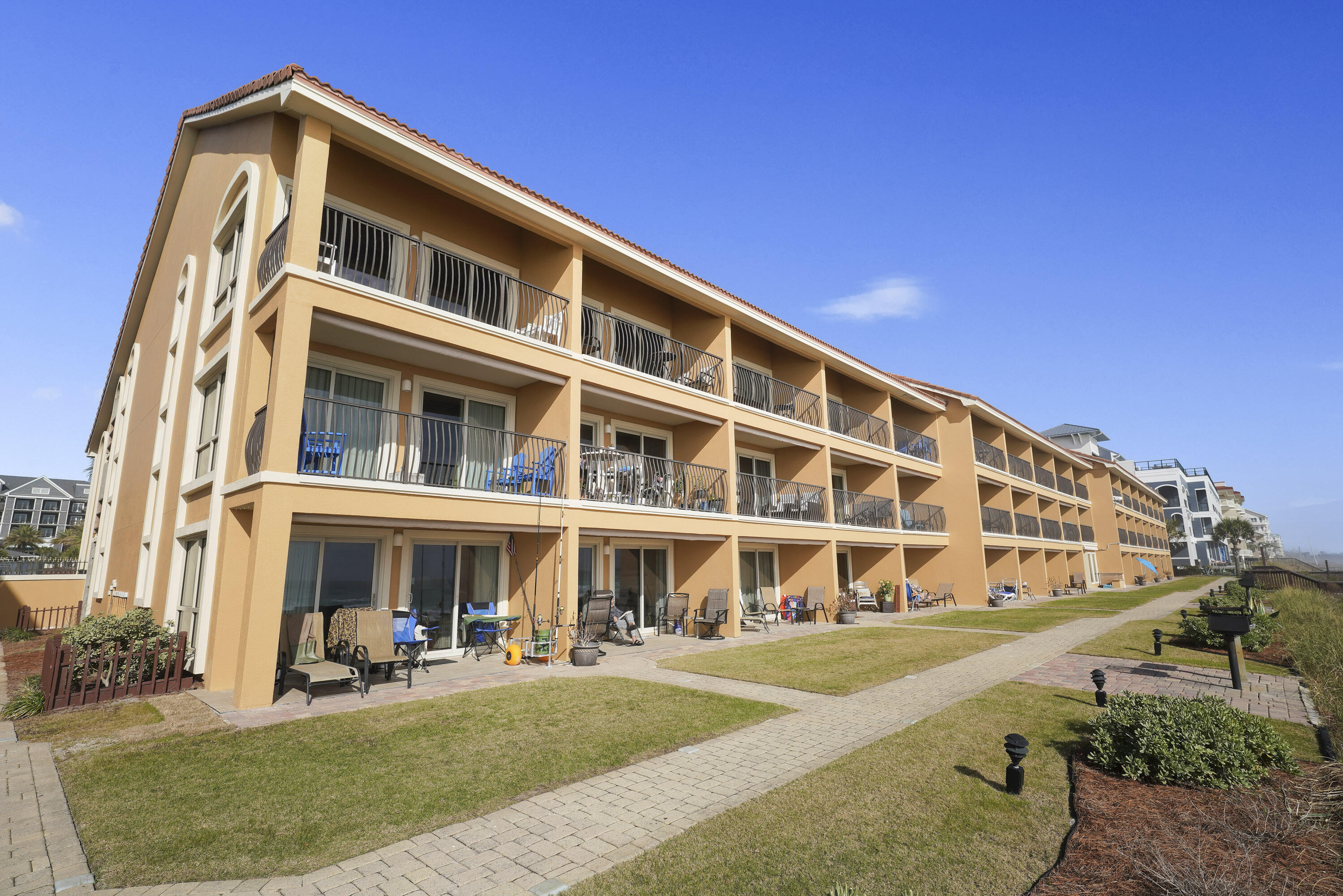 CORAL REEF CLUB - Residential